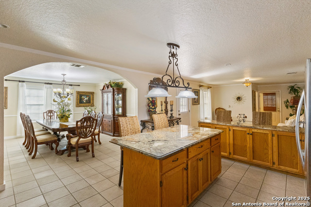 Floresville, Texas, 78114, United States, 6 Bedrooms Bedrooms, ,3 BathroomsBathrooms,Residential,For Sale,1754685