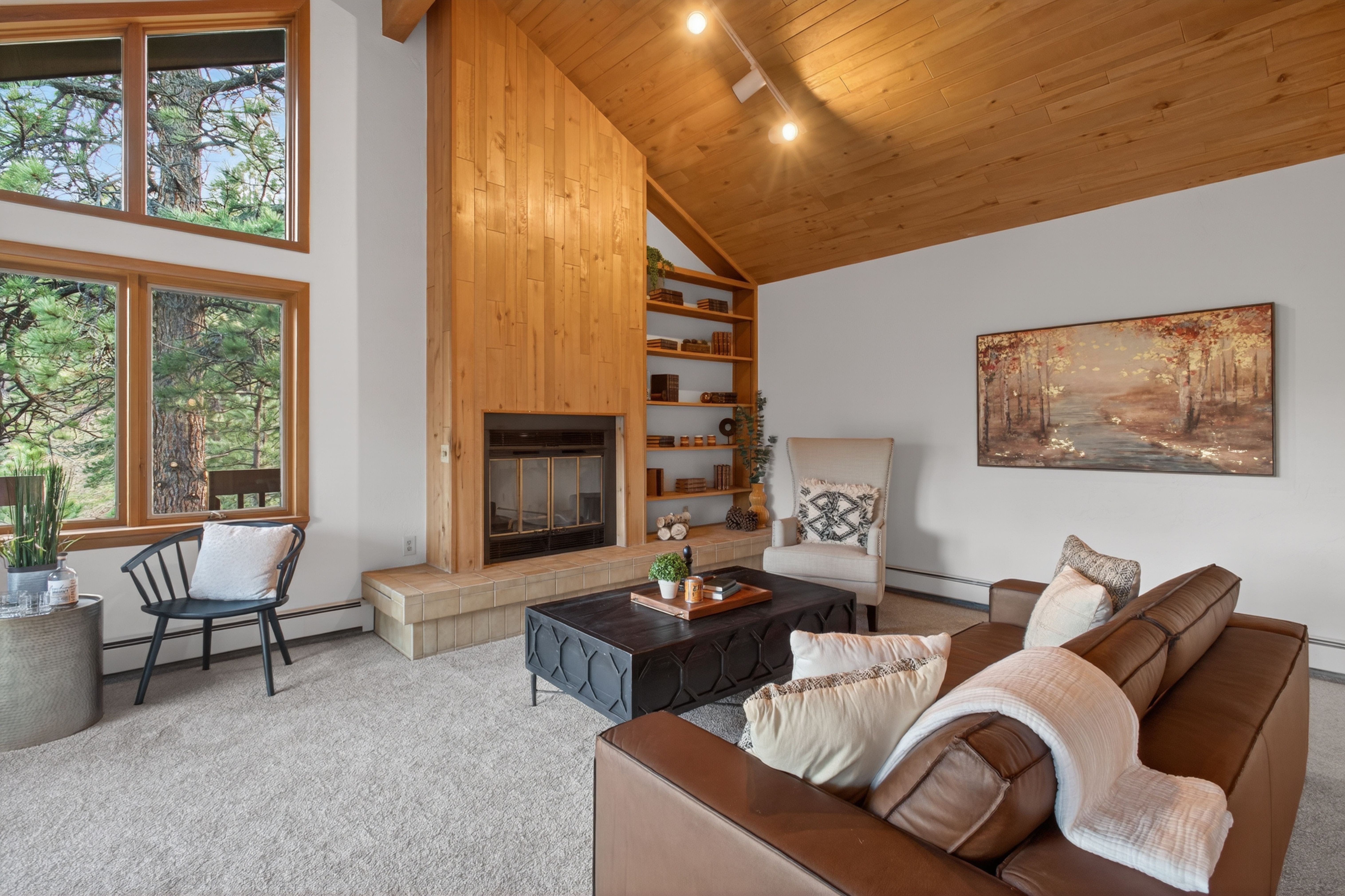  Ranch-style Custom Home on 1.16 Acre Sunny and Treed Lot in Genesee - 物件實景