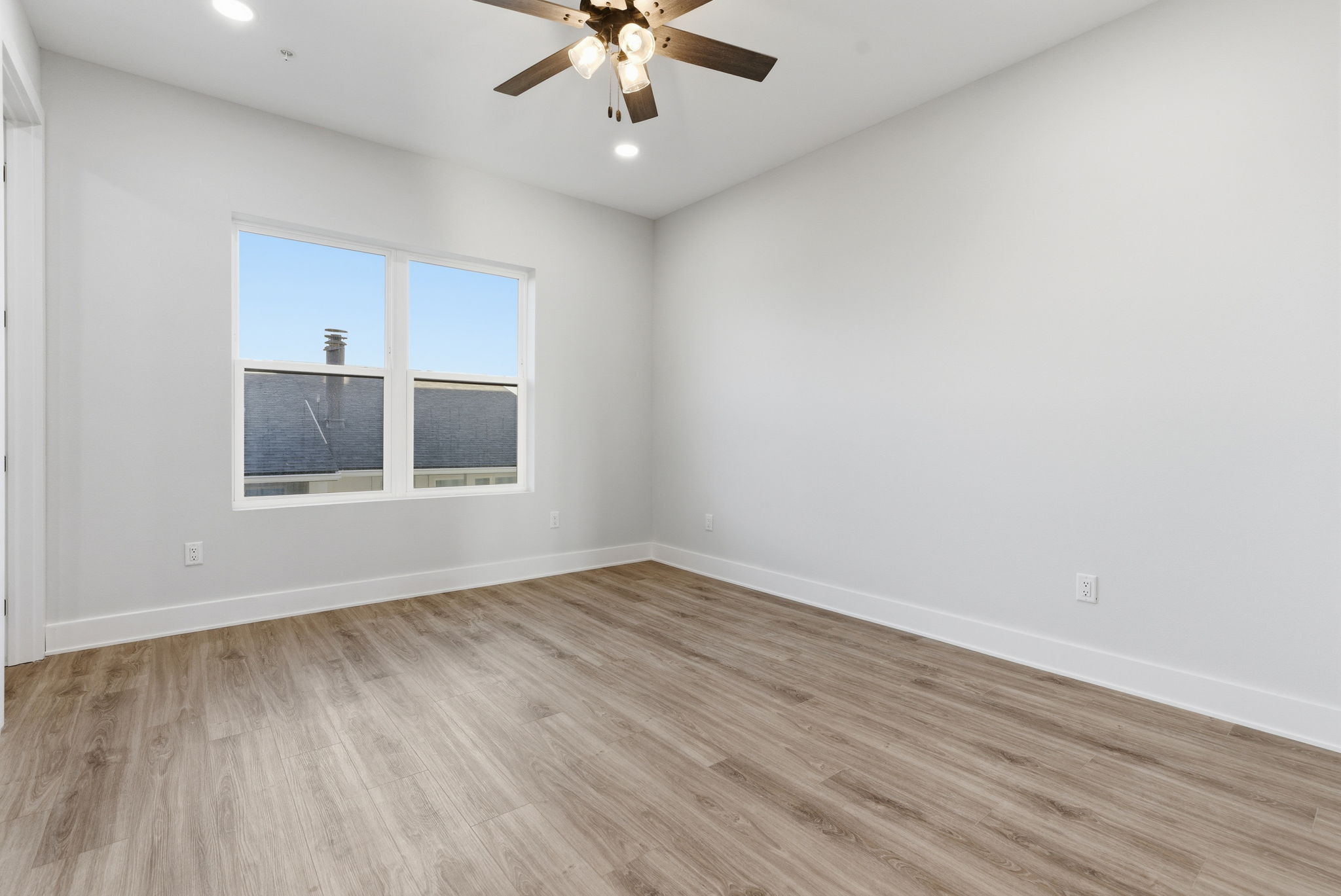 Treasure Island, Florida, 33706, United States, 5 Bedrooms Bedrooms, ,4 BathroomsBathrooms,Residential,For Sale,1887391