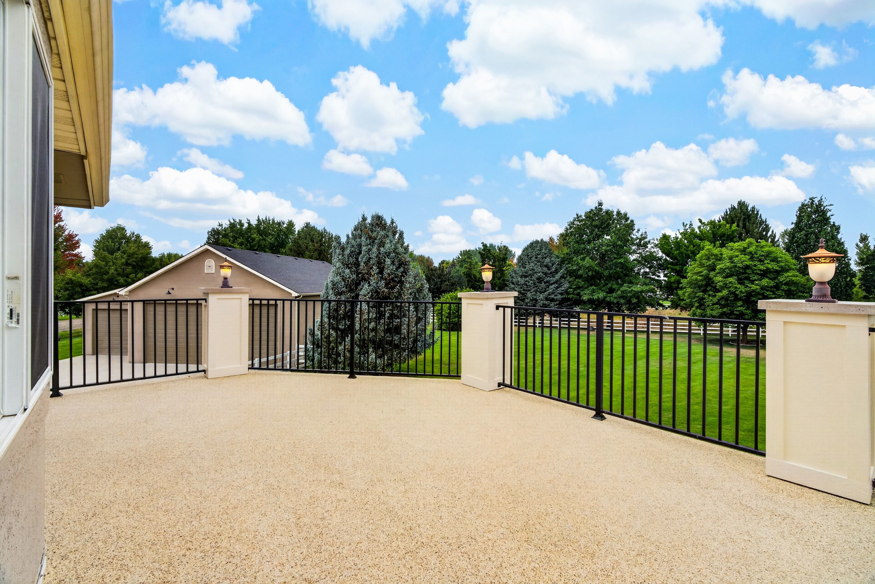  Exceptional Eagle Property - 物件實景