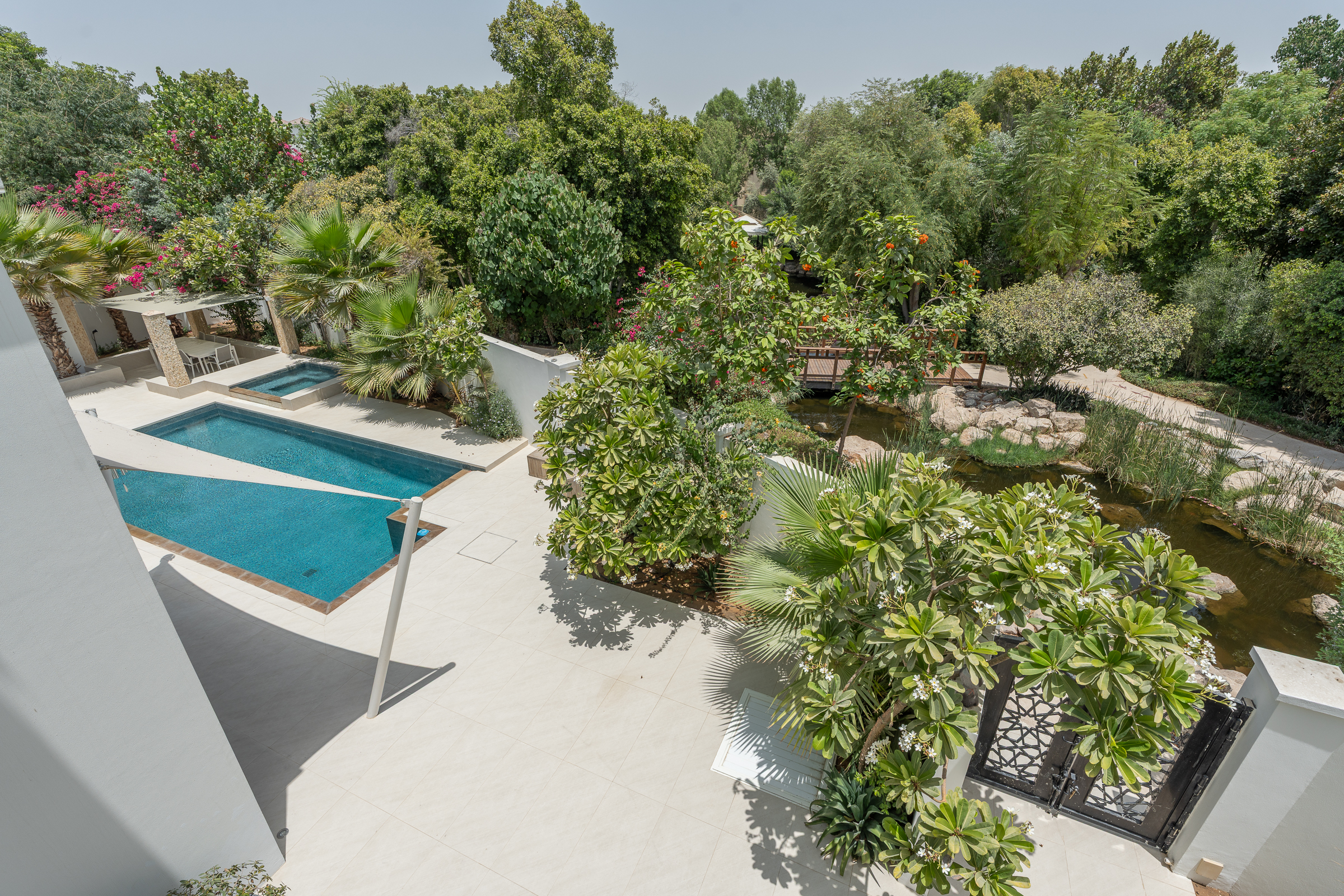  Opulent Corner Villa in Al Barari - 物件實景