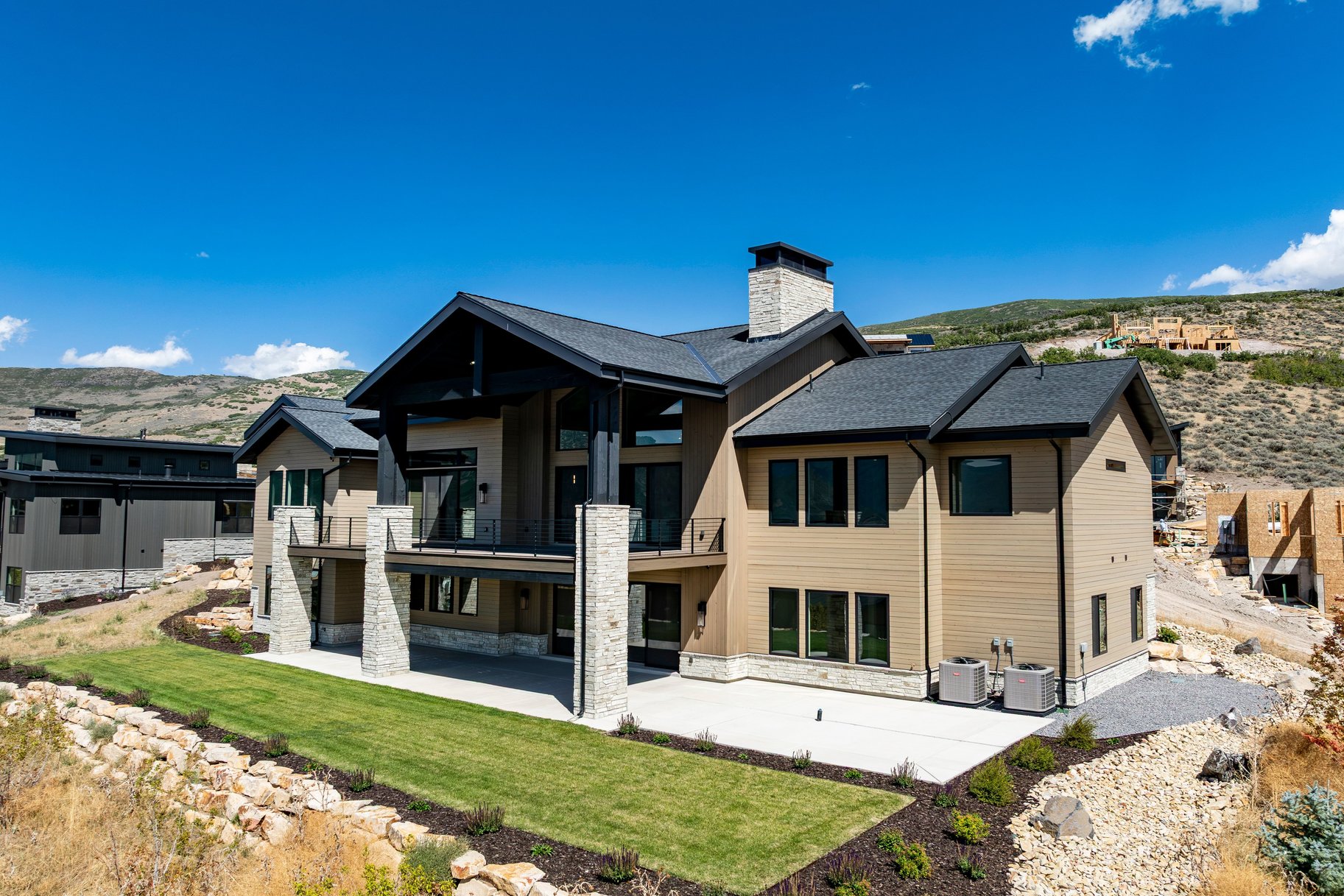  Upgraded Luxury Living with Panoramic Mountain Views - 物件實景