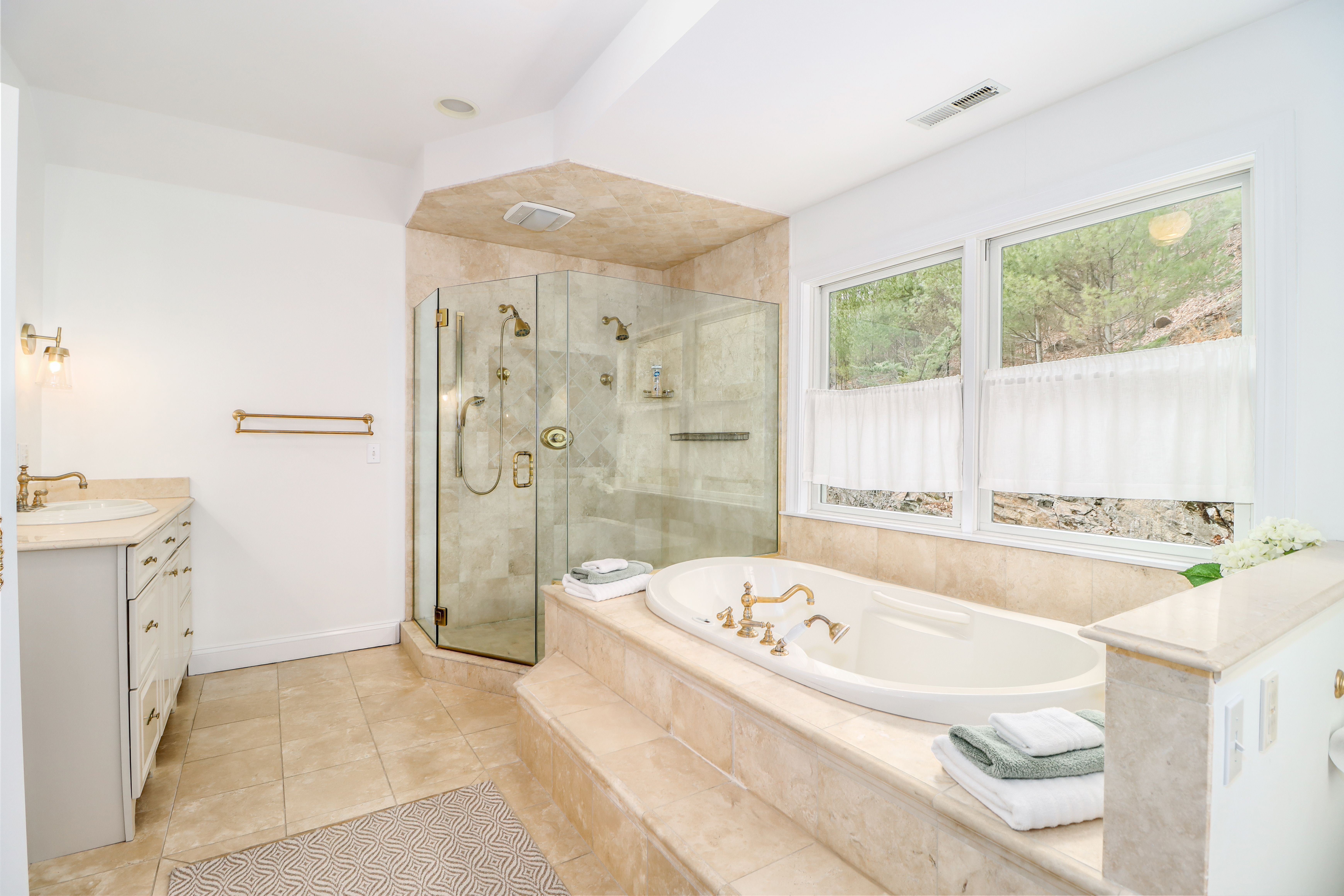  Lake Lillinonah Living, Elevated by Privacy and Scale - 物件實景