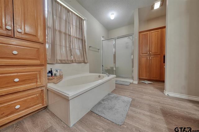 Lindale, Texas, 75771, United States, 4 Bedrooms Bedrooms, ,3 BathroomsBathrooms,Residential,For Sale,1937057