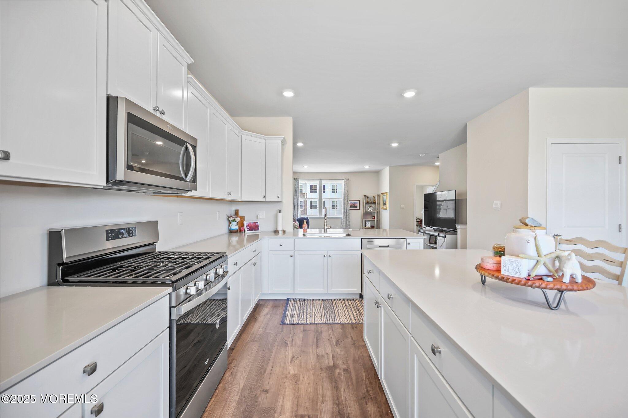 Jackson, New Jersey, 08527, United States, 3 Bedrooms Bedrooms, ,4 BathroomsBathrooms,Residential,For Sale,1979150