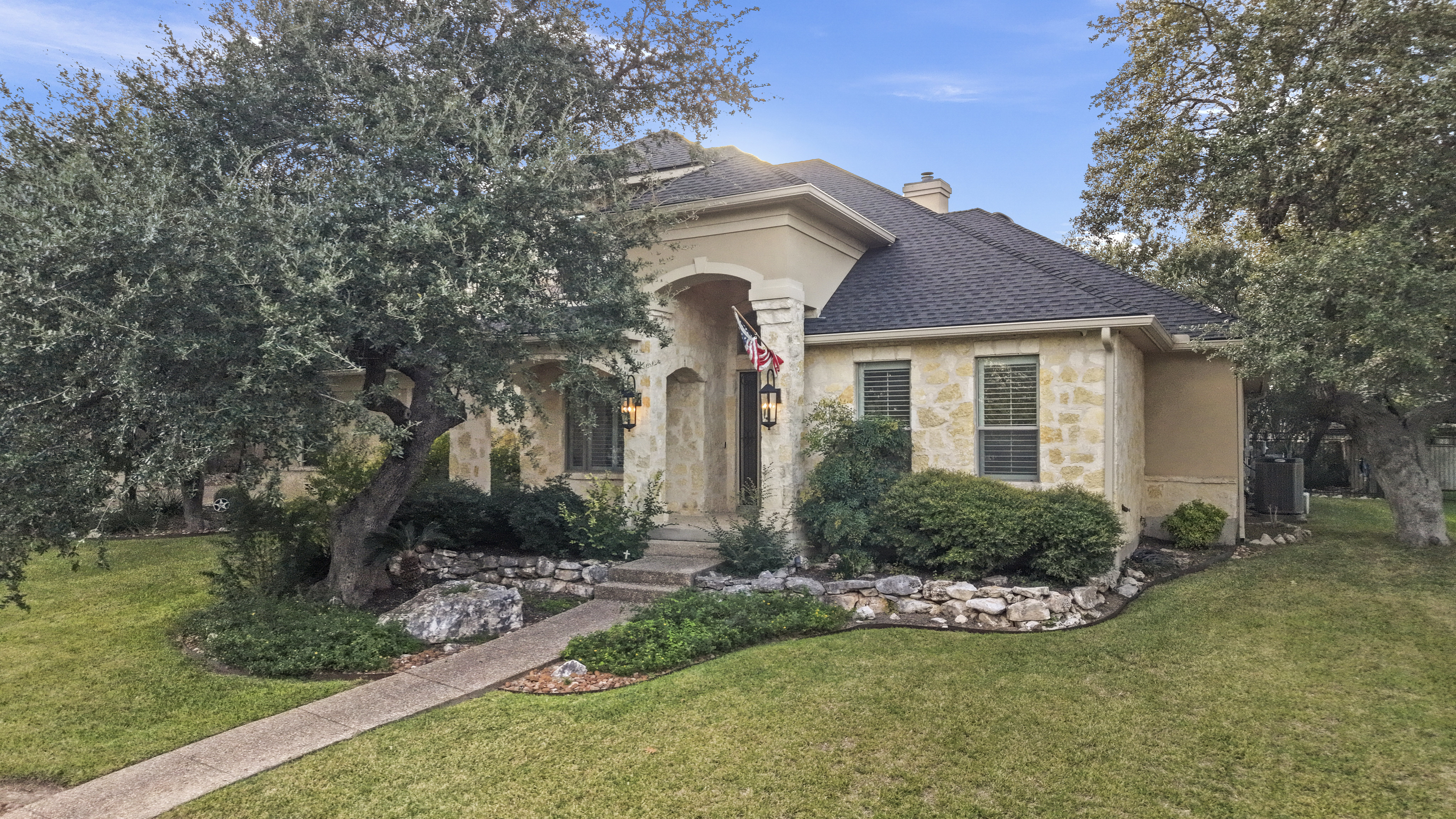  Private 5 Bedroom Oasis with Pool  Heights of Stone Oak - 物件實景