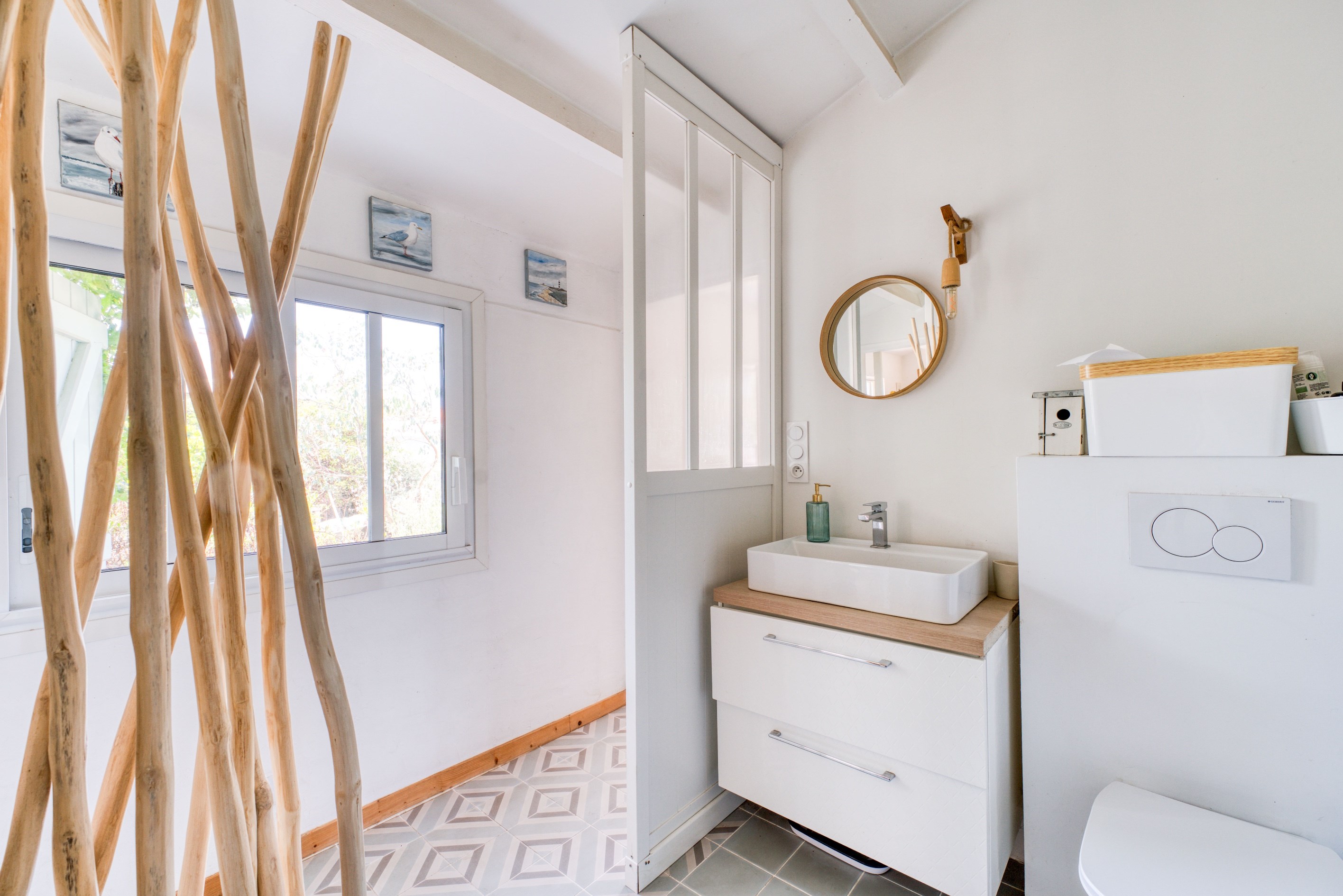  SMALL LONGERE IN THE HEART OF CHASSIRON VILLAGE St DENIS D