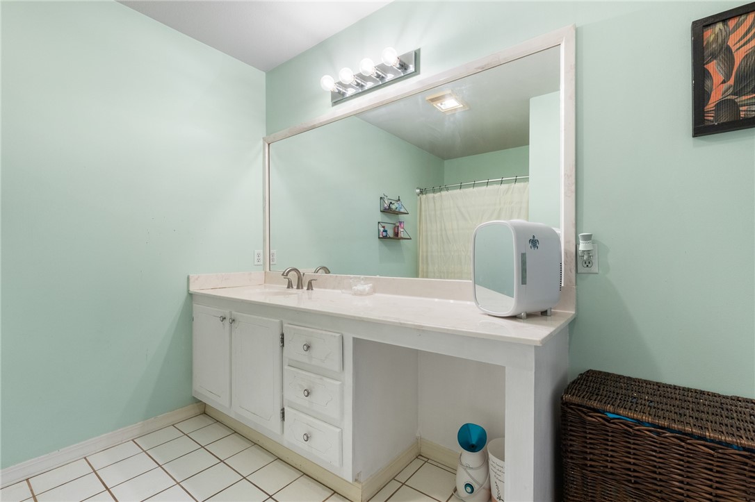 Harrison, Arkansas, 72601, United States, 5 Bedrooms Bedrooms, ,4 BathroomsBathrooms,Residential,For Sale,1934554