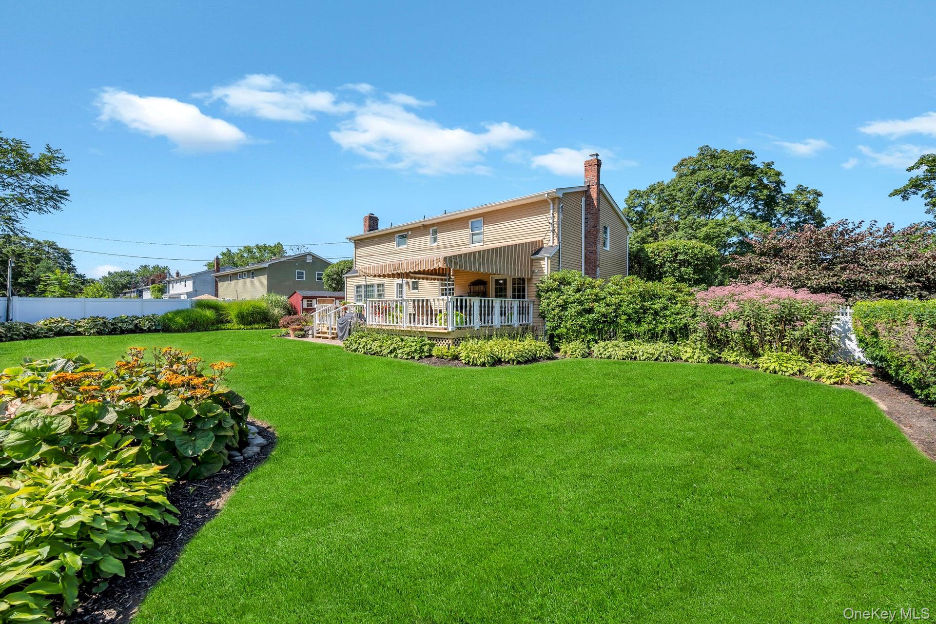 Hauppauge, New York, 11788, United States, 4 Bedrooms Bedrooms, ,3 BathroomsBathrooms,Residential,For Sale,1926093