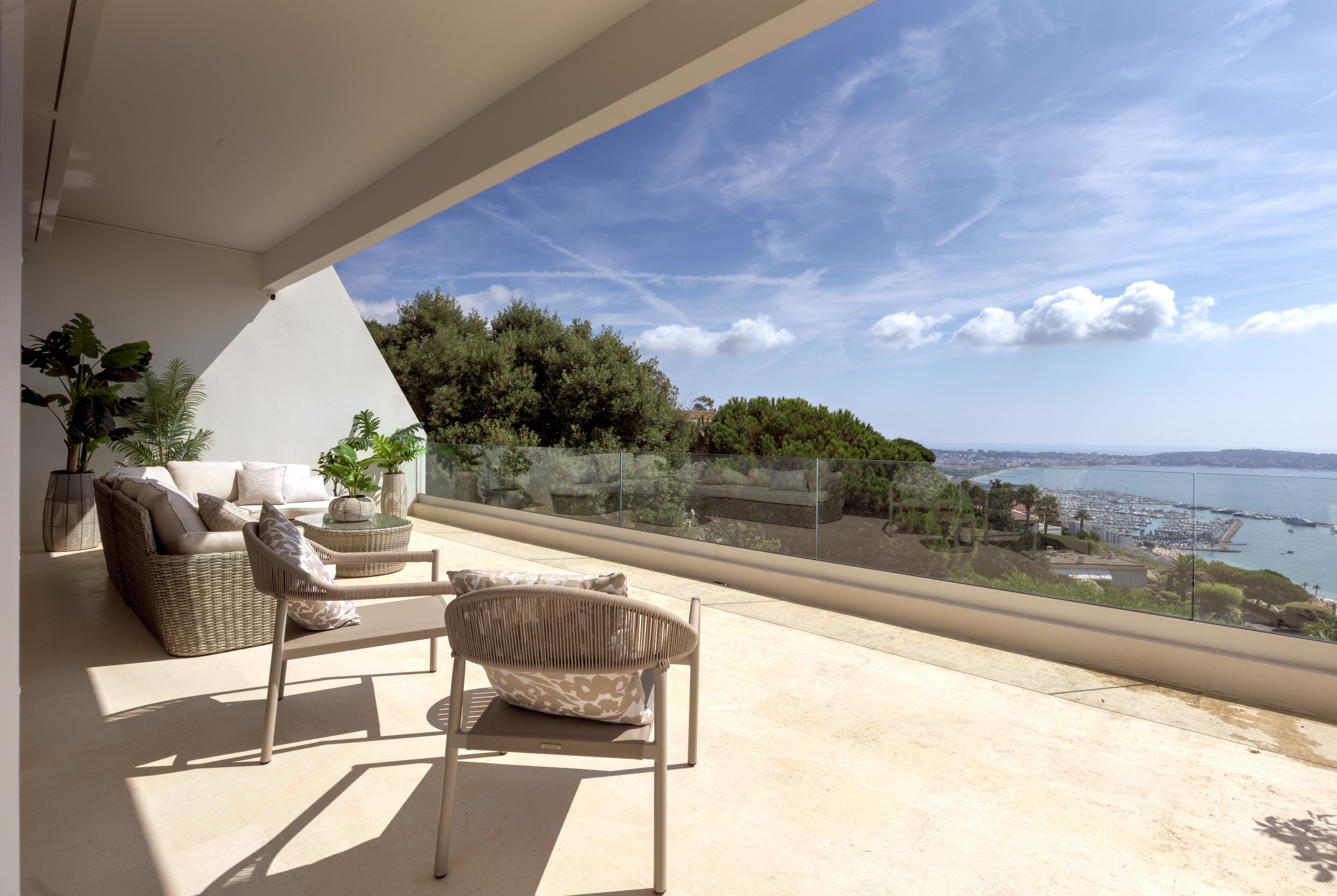  Super Cannes Vallauris, 260 sqm villa with five bedrooms, pool and panoramic se… - 物件實景