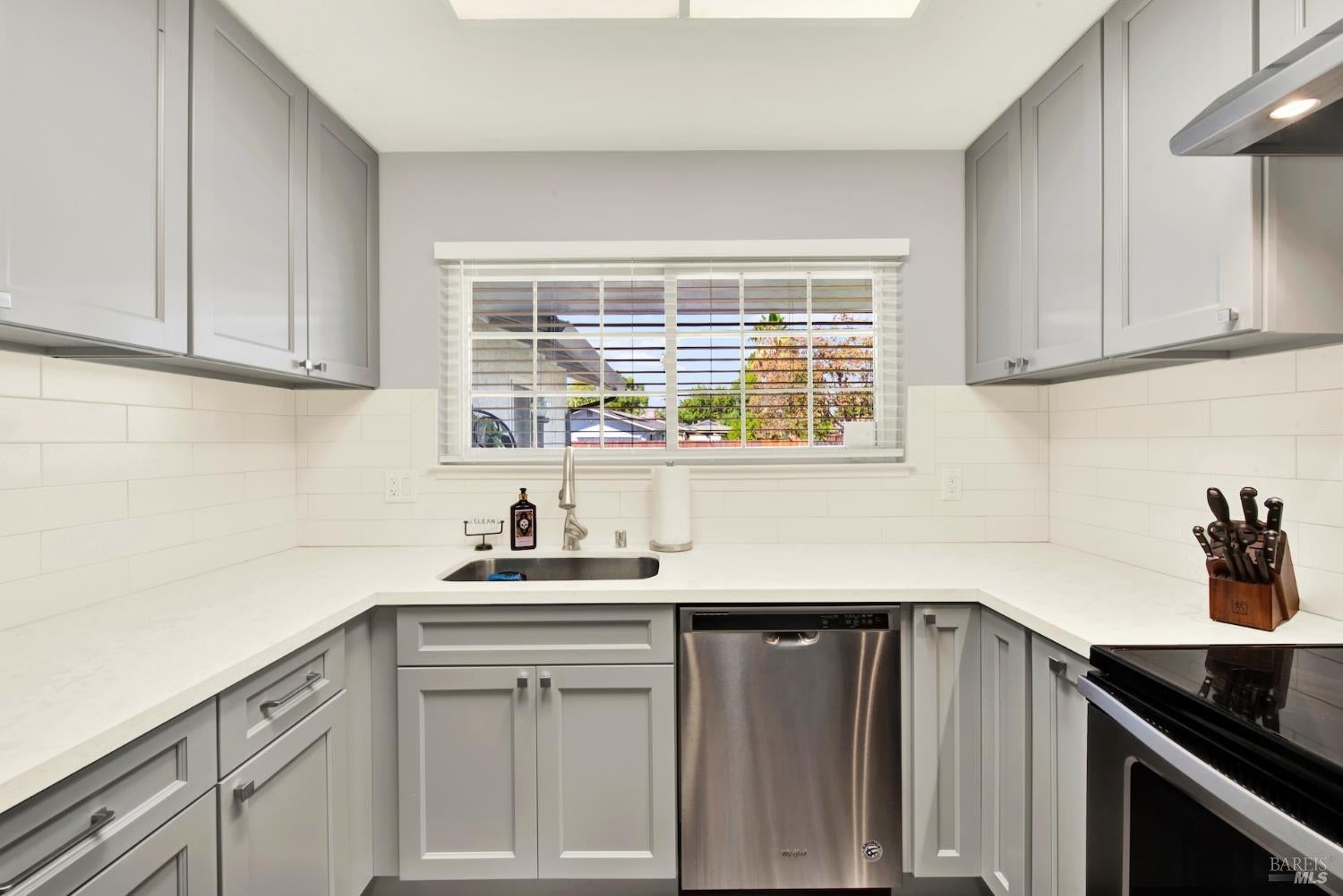 Vacaville, California, 95687, United States, 3 Bedrooms Bedrooms, ,2 BathroomsBathrooms,Residential,For Sale,1940371