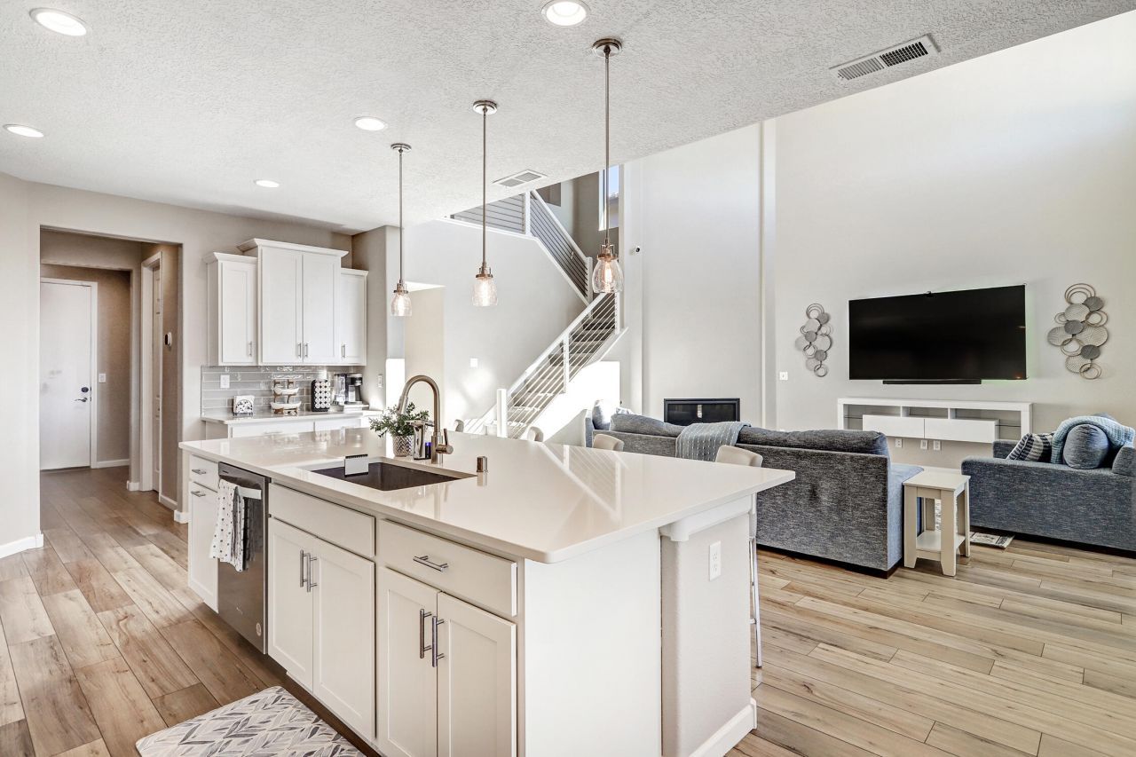 Rio Rancho, New Mexico, 87124, United States, 5 Bedrooms Bedrooms, ,4 BathroomsBathrooms,Residential,For Sale,2003162