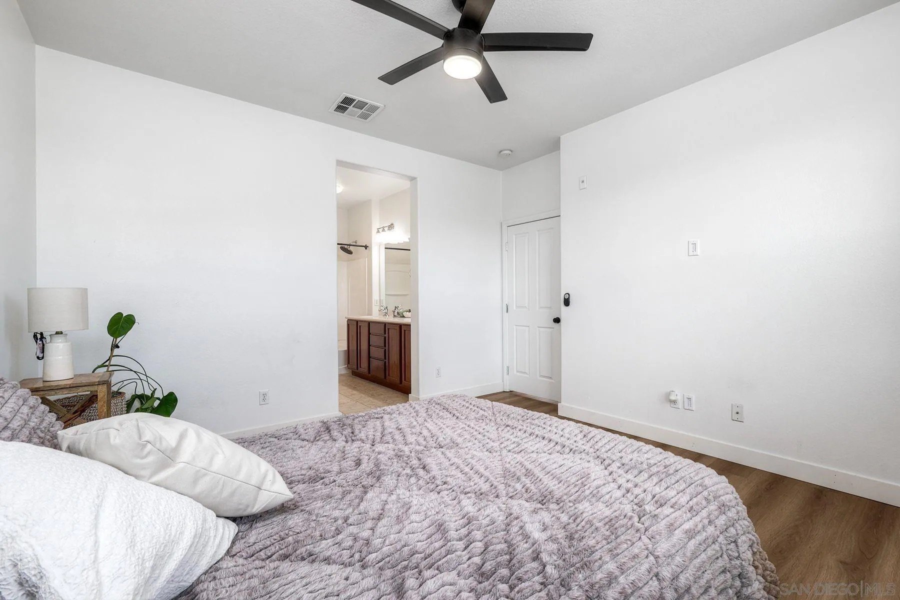 San Diego, California, 92071, United States, 2 Bedrooms Bedrooms, ,3 BathroomsBathrooms,Residential,For Sale,1997470