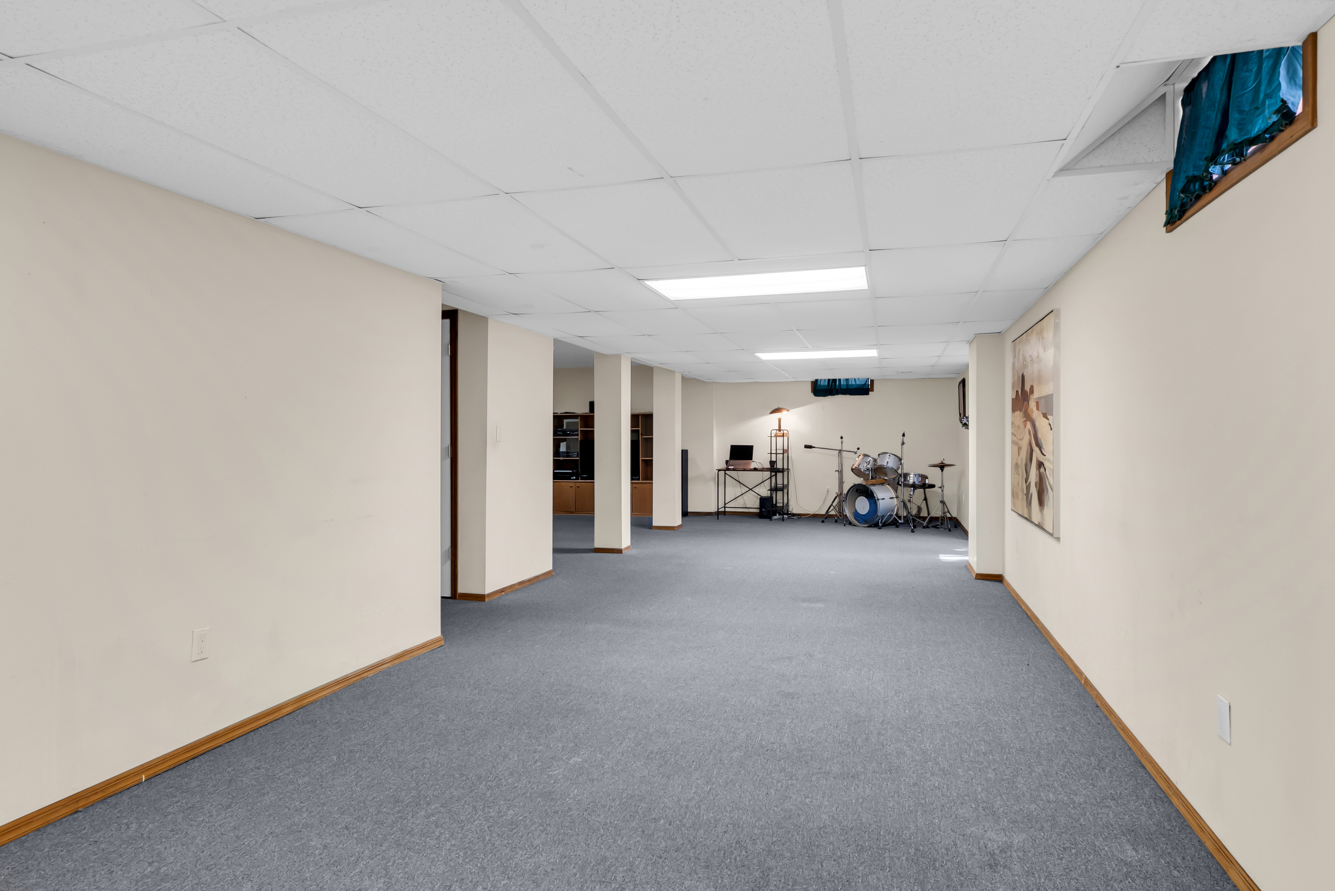  Woodland Hills Colonial Opportunity - 物件實景