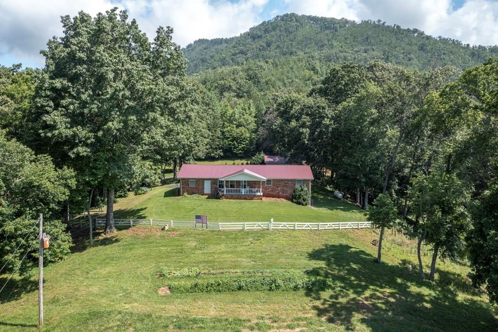 Hayesville, North Carolina, 28904, United States, 3 Bedrooms Bedrooms, ,2 BathroomsBathrooms,Residential,For Sale,1938429
