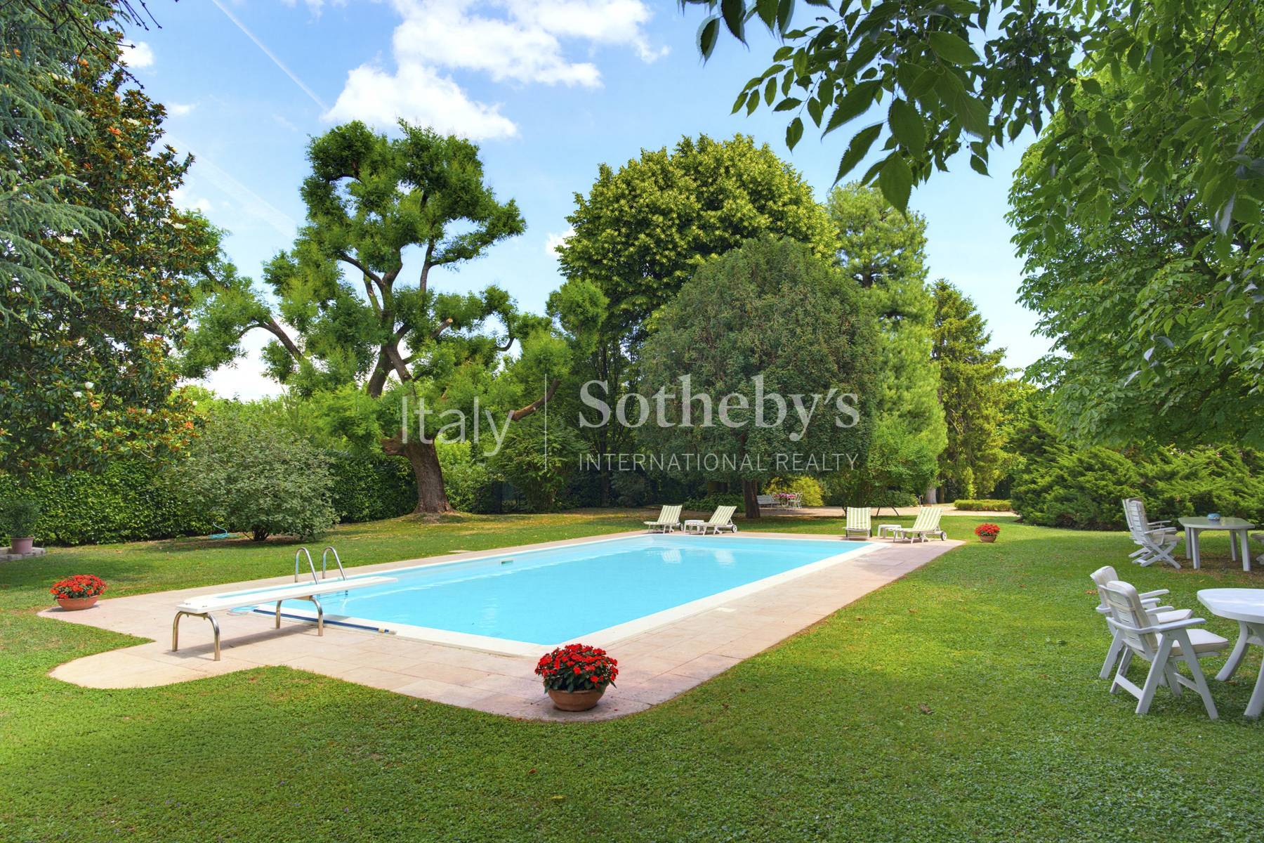  Villa in a historic rural courtyard with residences, park, and swimming pool. - 物件實景