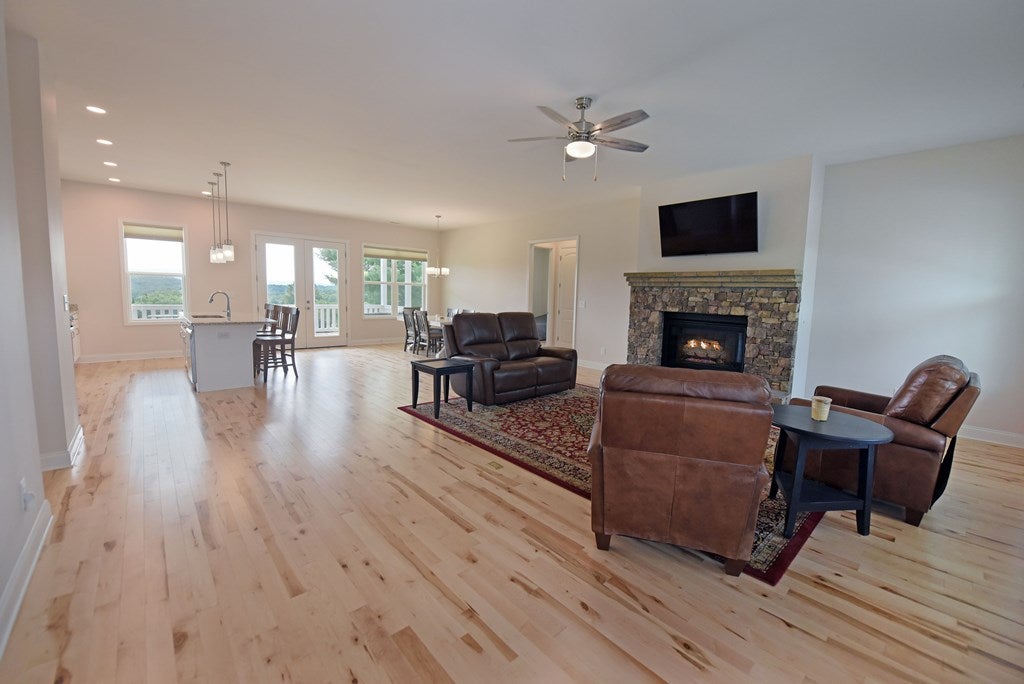 Blairsville, Georgia, 30512, United States, 3 Bedrooms Bedrooms, ,3 BathroomsBathrooms,Residential,For Sale,1846972