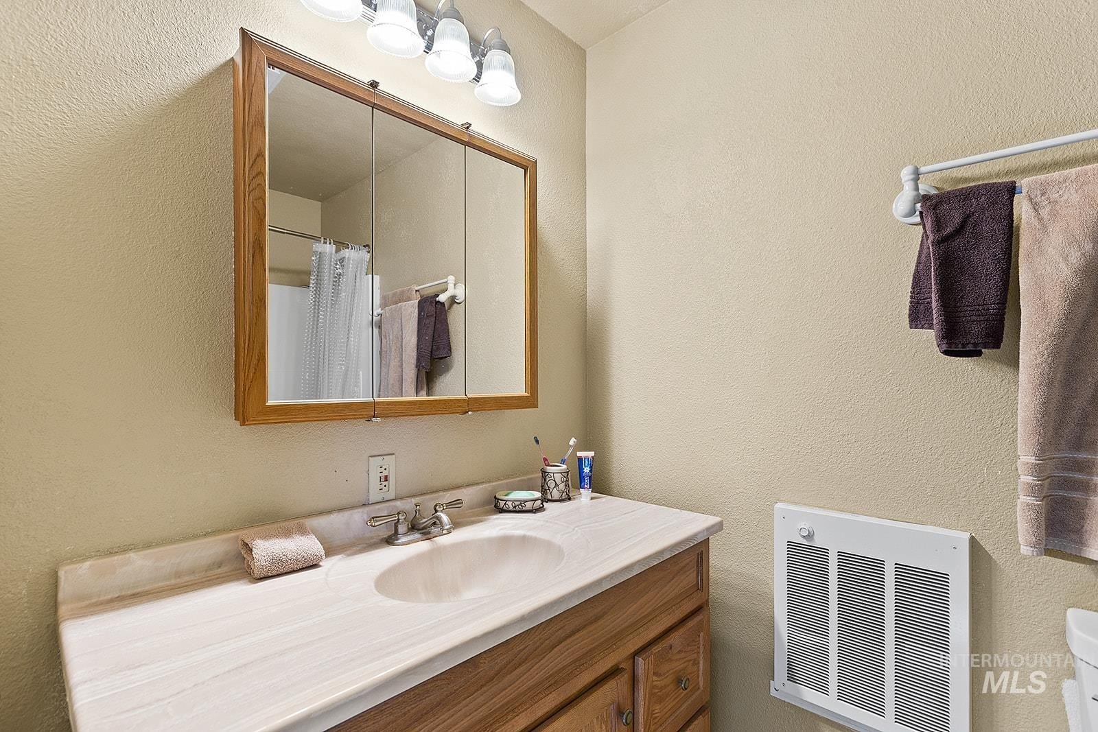 Winchester, Idaho, 83555, United States, 2 Bedrooms Bedrooms, ,2 BathroomsBathrooms,Residential,For Sale,1982672