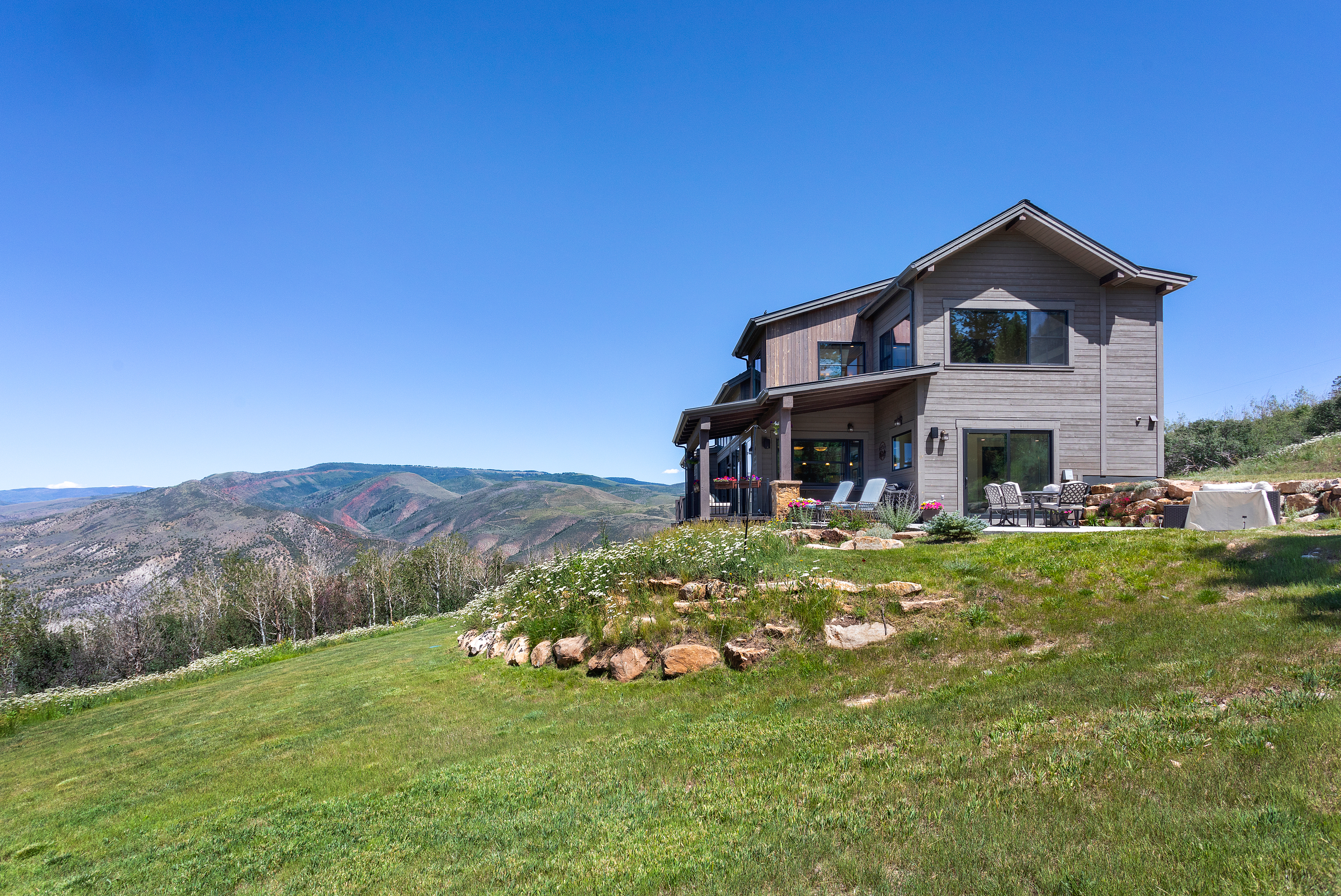  Timeless Mountain Architecture with Refined Craftsmanship - 物件實景