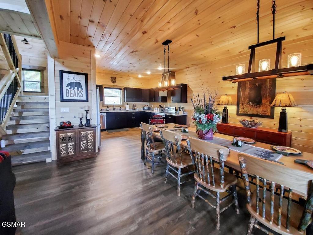 Gatlinburg, Tennessee, 37738, United States, 4 Bedrooms Bedrooms, ,6 BathroomsBathrooms,Residential,For Sale,1976574