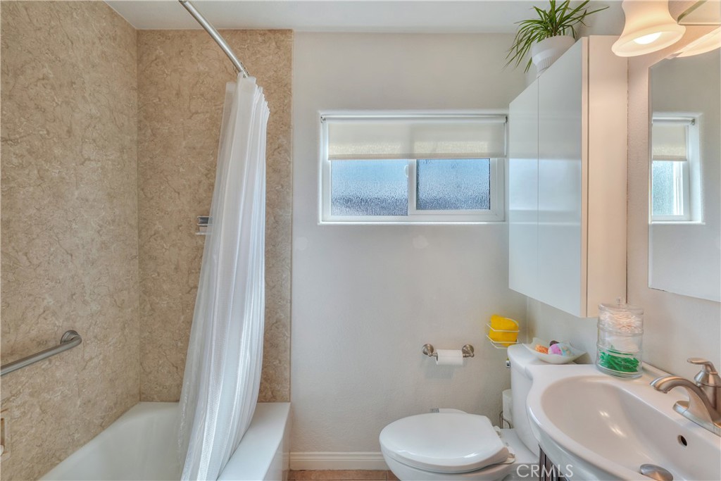 Lakewood, California, 90712, United States, 2 Bedrooms Bedrooms, ,1 BathroomBathrooms,Residential,For Sale,1933533