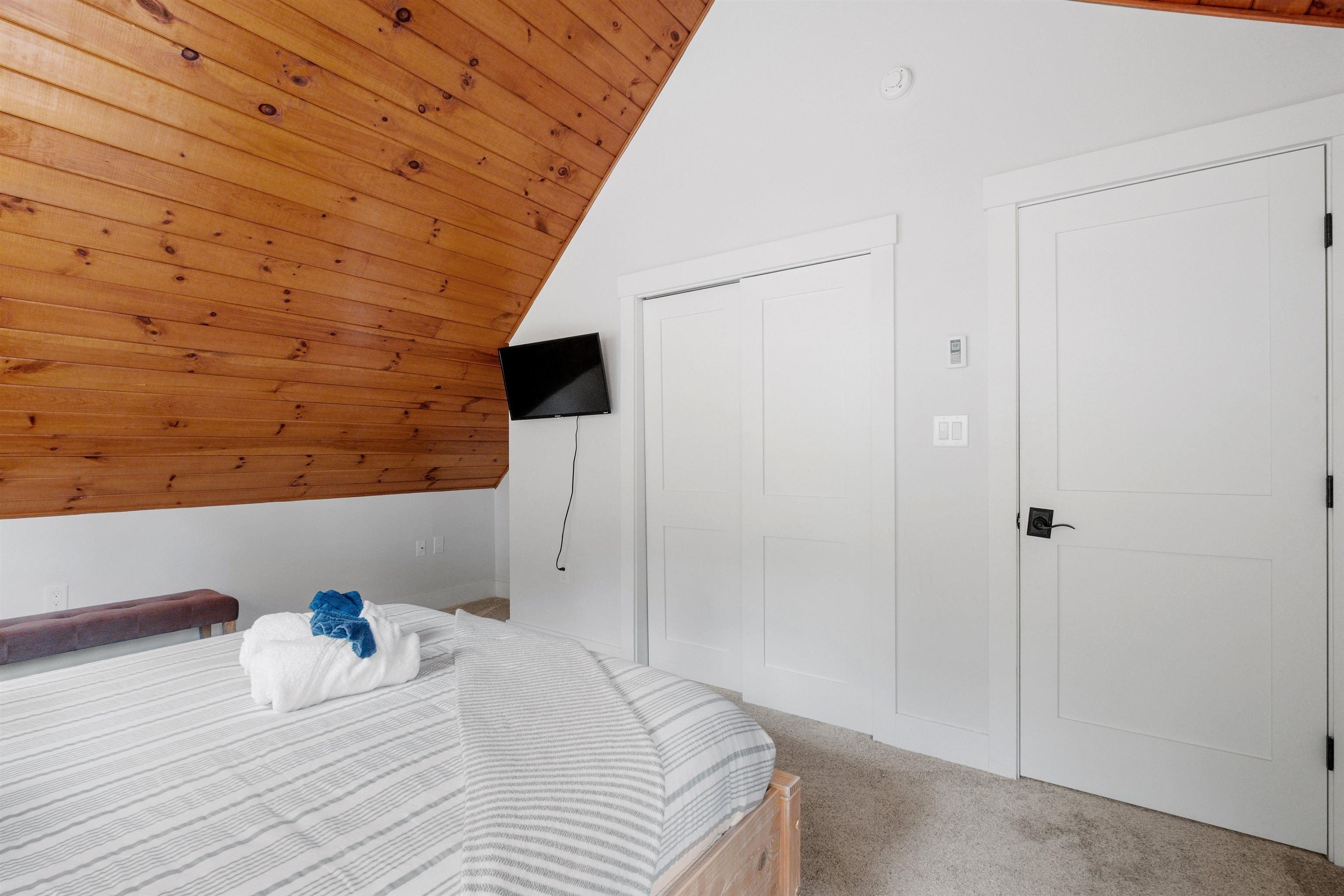 Lincoln, New Hampshire, 03251, United States, 4 Bedrooms Bedrooms, ,4 BathroomsBathrooms,Residential,For Sale,1803073