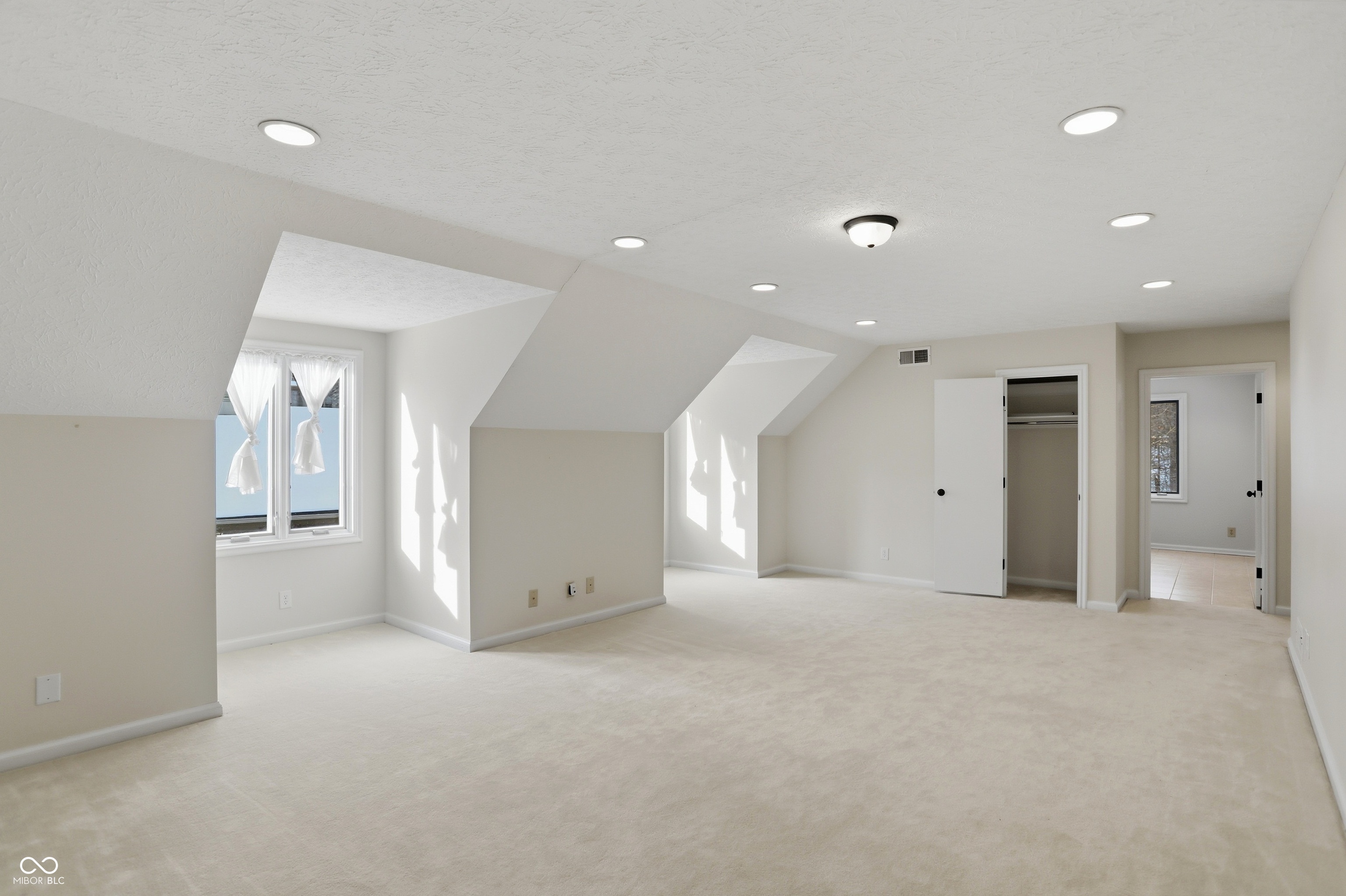 Indianapolis, Indiana, 46256, United States, 6 Bedrooms Bedrooms, ,10 BathroomsBathrooms,Residential,For Sale,2016946