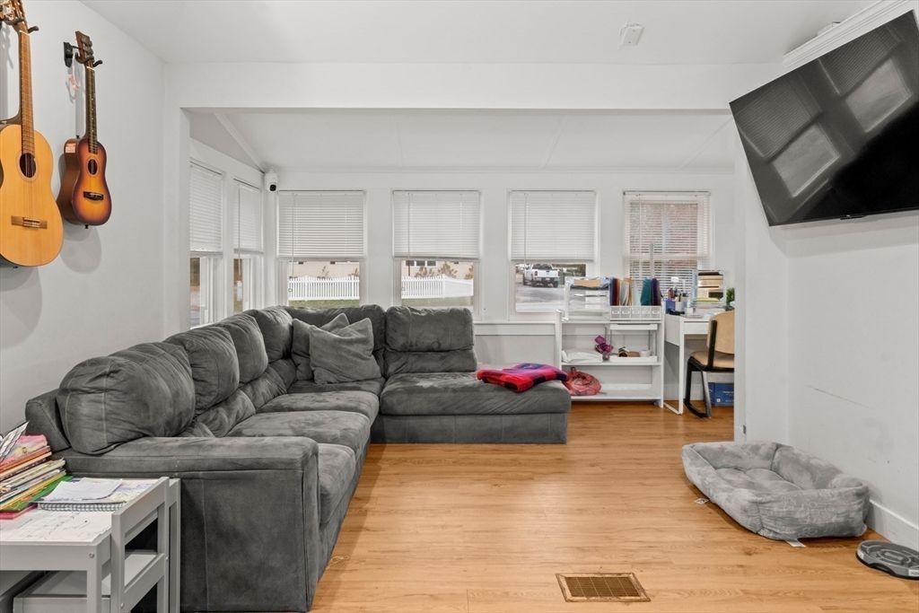 Sandwich, Massachusetts, 02563, United States, 2 Bedrooms Bedrooms, ,1 BathroomBathrooms,Residential,For Sale,1794763