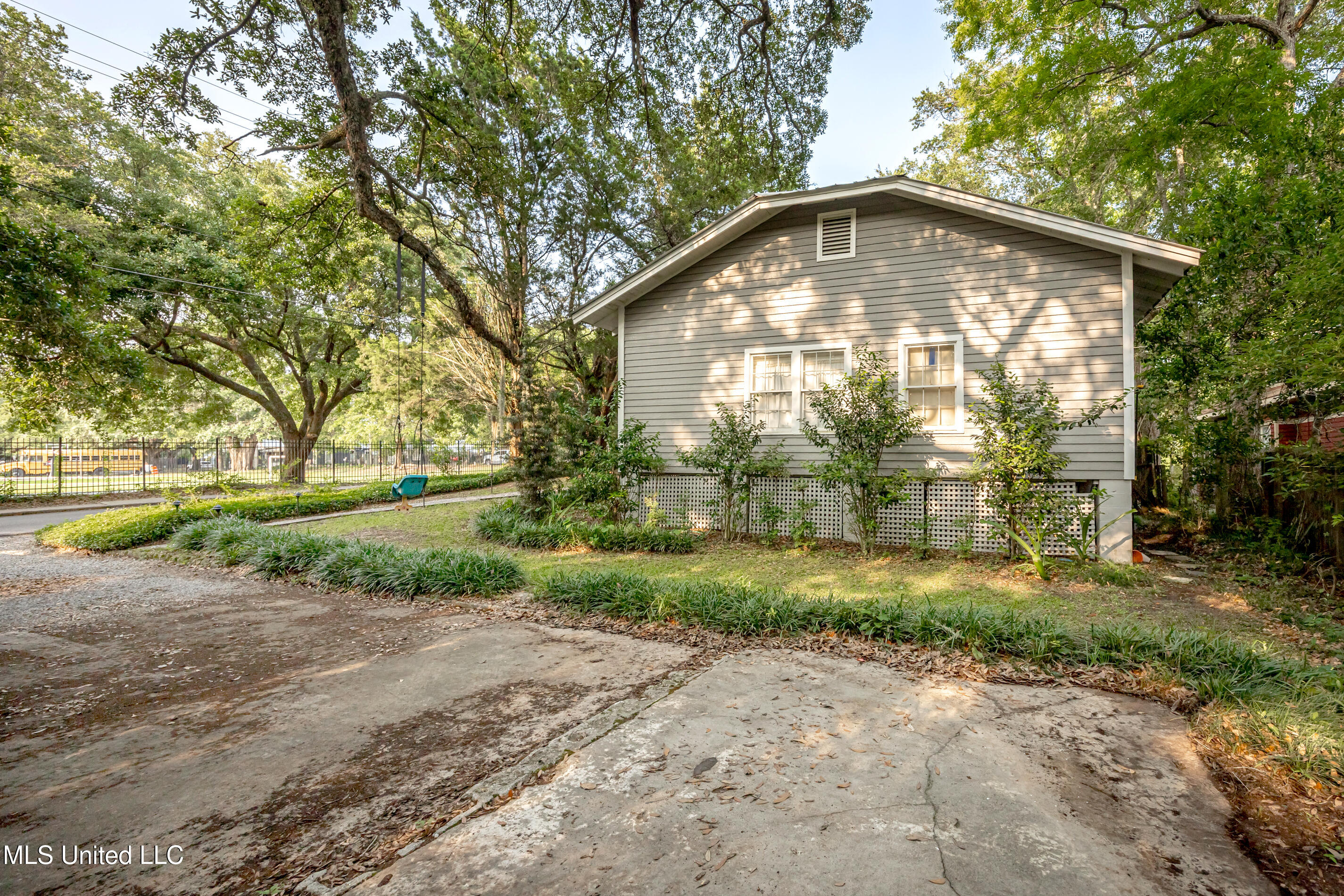 Ocean Springs, Mississippi, 39564, United States, 3 Bedrooms Bedrooms, ,2 BathroomsBathrooms,Residential,For Sale,1847227