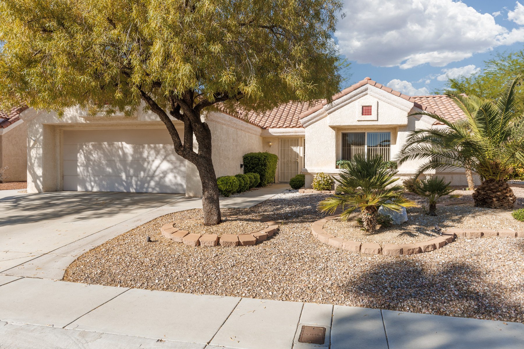 Desert Sands Dr, Las Vegas, NV 89134