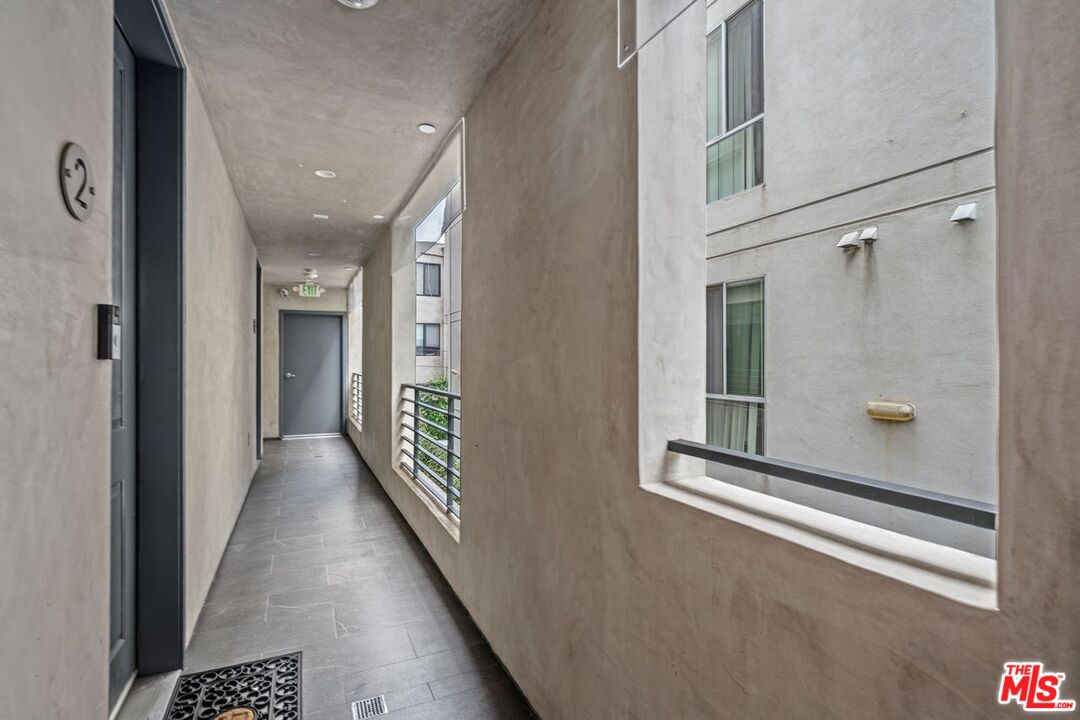 Los Angeles, California, 90025, United States, 9 Bedrooms Bedrooms, ,Residential,For Sale,1940770