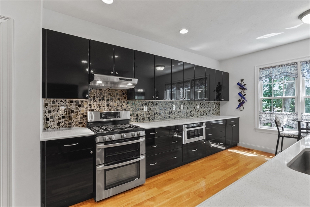 Westford, Massachusetts, 01886, United States, 3 Bedrooms Bedrooms, ,4 BathroomsBathrooms,Residential,For Sale,1923619