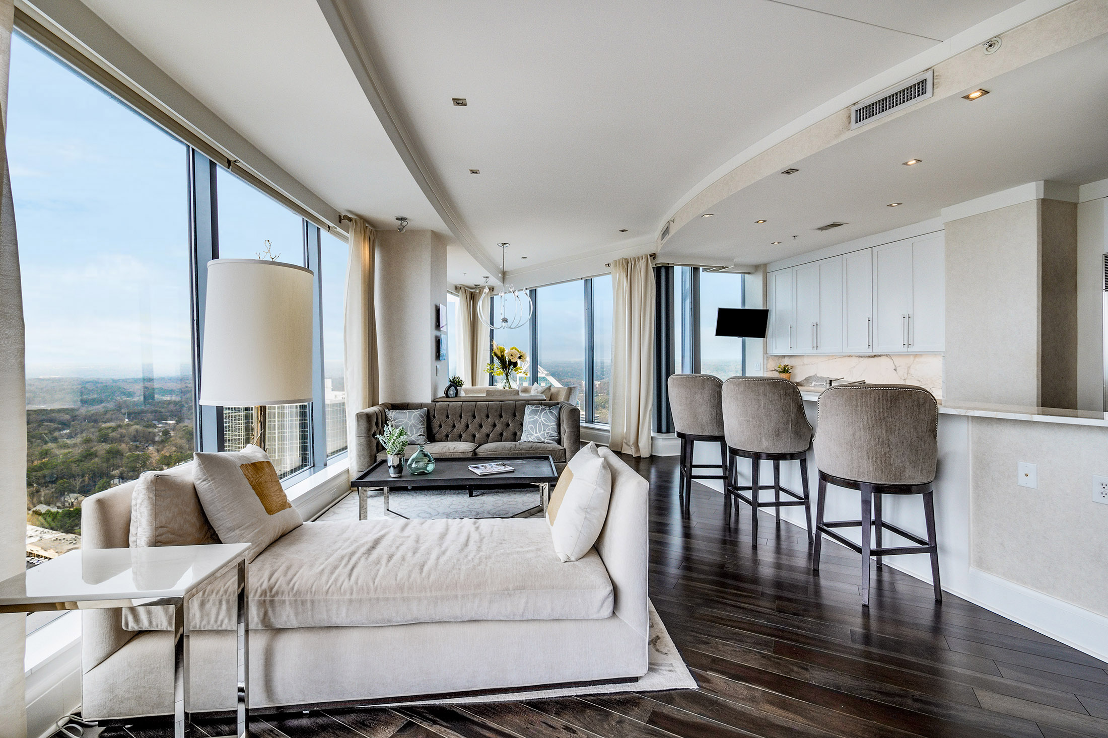  Exceptional Corner Unit with Stunning Skyline Views - 物件實景