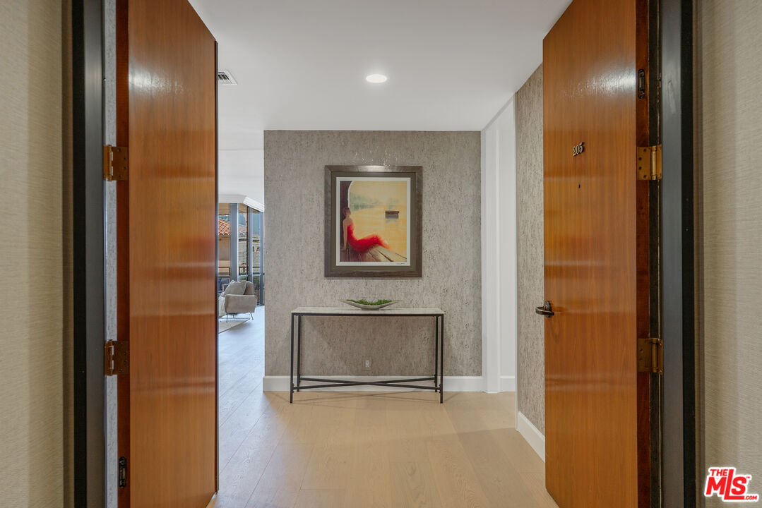 Beverly Hills, California, 90212, United States, 2 Bedrooms Bedrooms, ,3 BathroomsBathrooms,Residential,For Sale,1891933