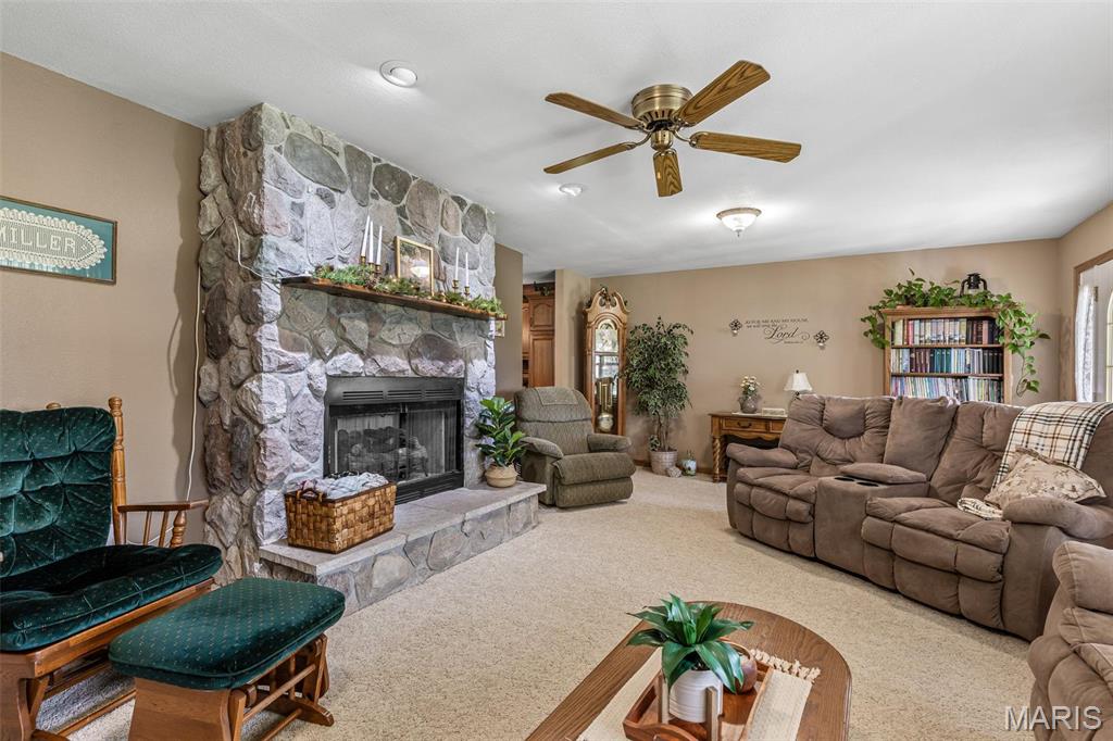 Farmington, Missouri, 63640, United States, 4 Bedrooms Bedrooms, ,3 BathroomsBathrooms,Residential,For Sale,1941808