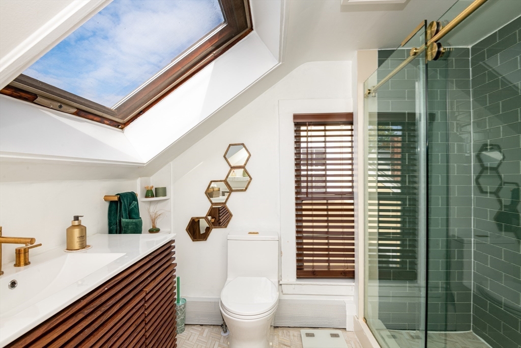 Salem, Massachusetts, 01970, United States, 3 Bedrooms Bedrooms, ,2 BathroomsBathrooms,Residential,For Sale,1990953