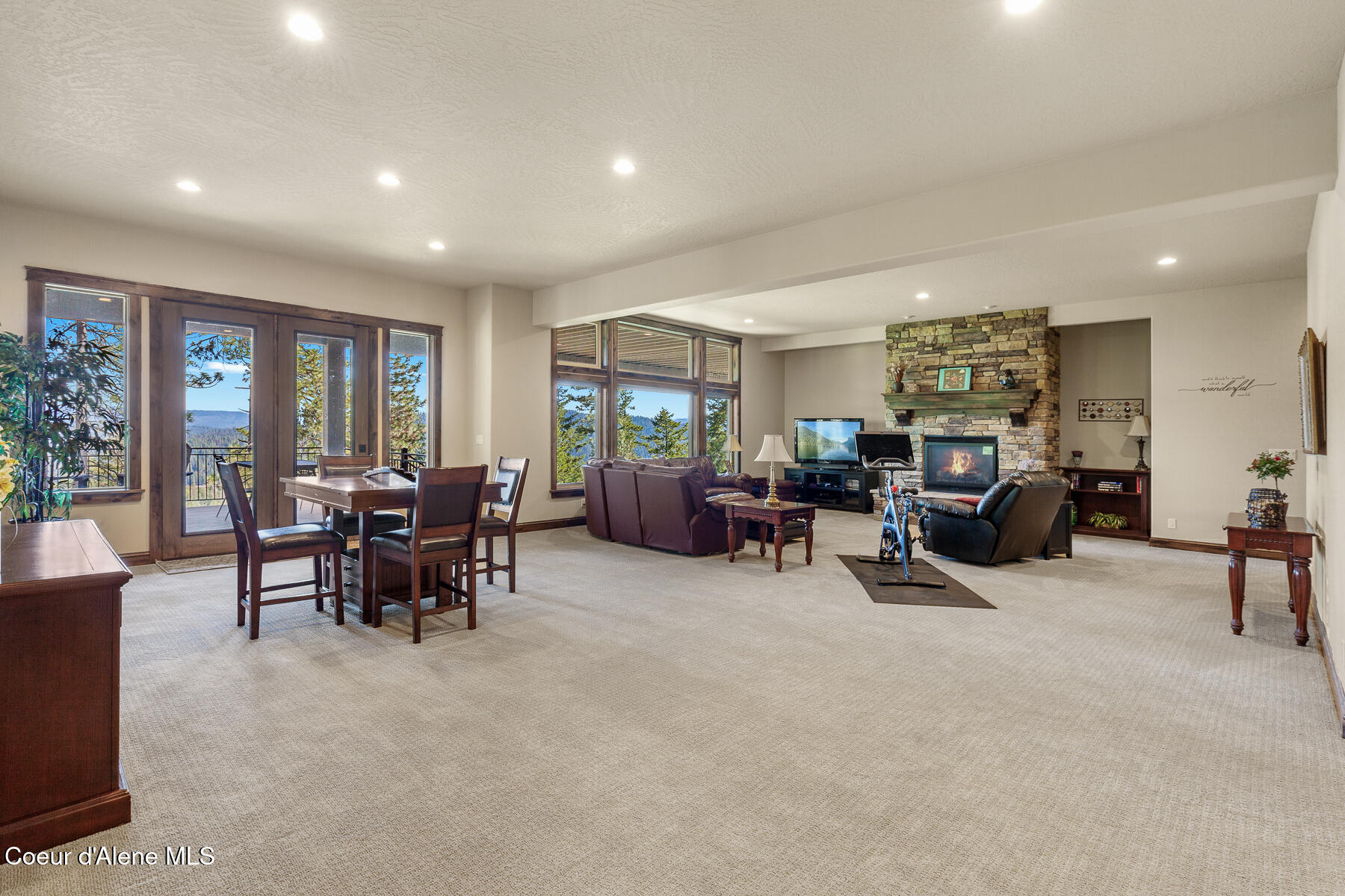 Coeur d'Alene, Idaho, 83814, United States, 5 Bedrooms Bedrooms, ,5 BathroomsBathrooms,Residential,For Sale,1763512