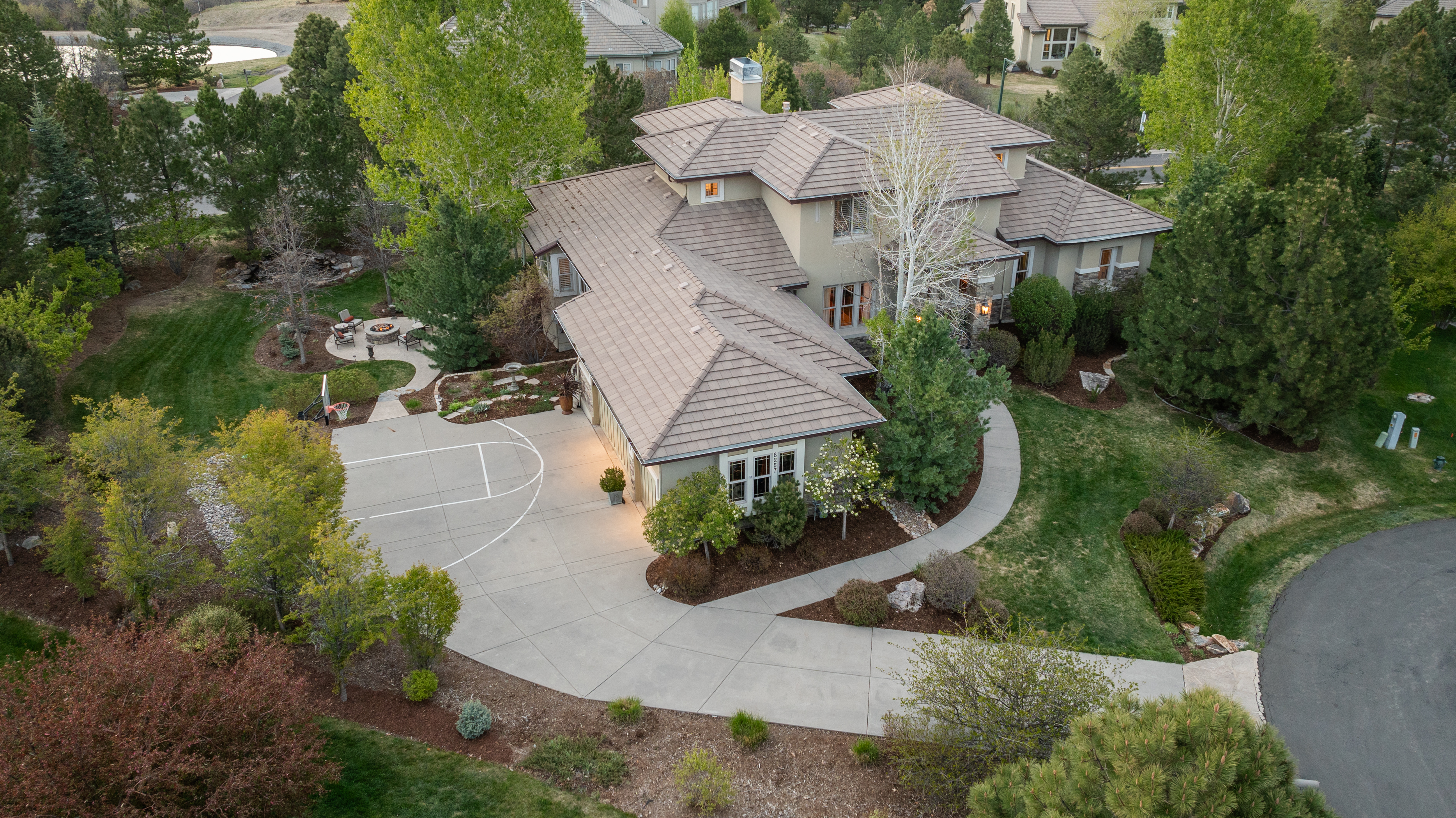  Cul-de-Sac Gem in Gated CPV: Gourmet Kitchen & Main-Level Primary Suite - 物件實景