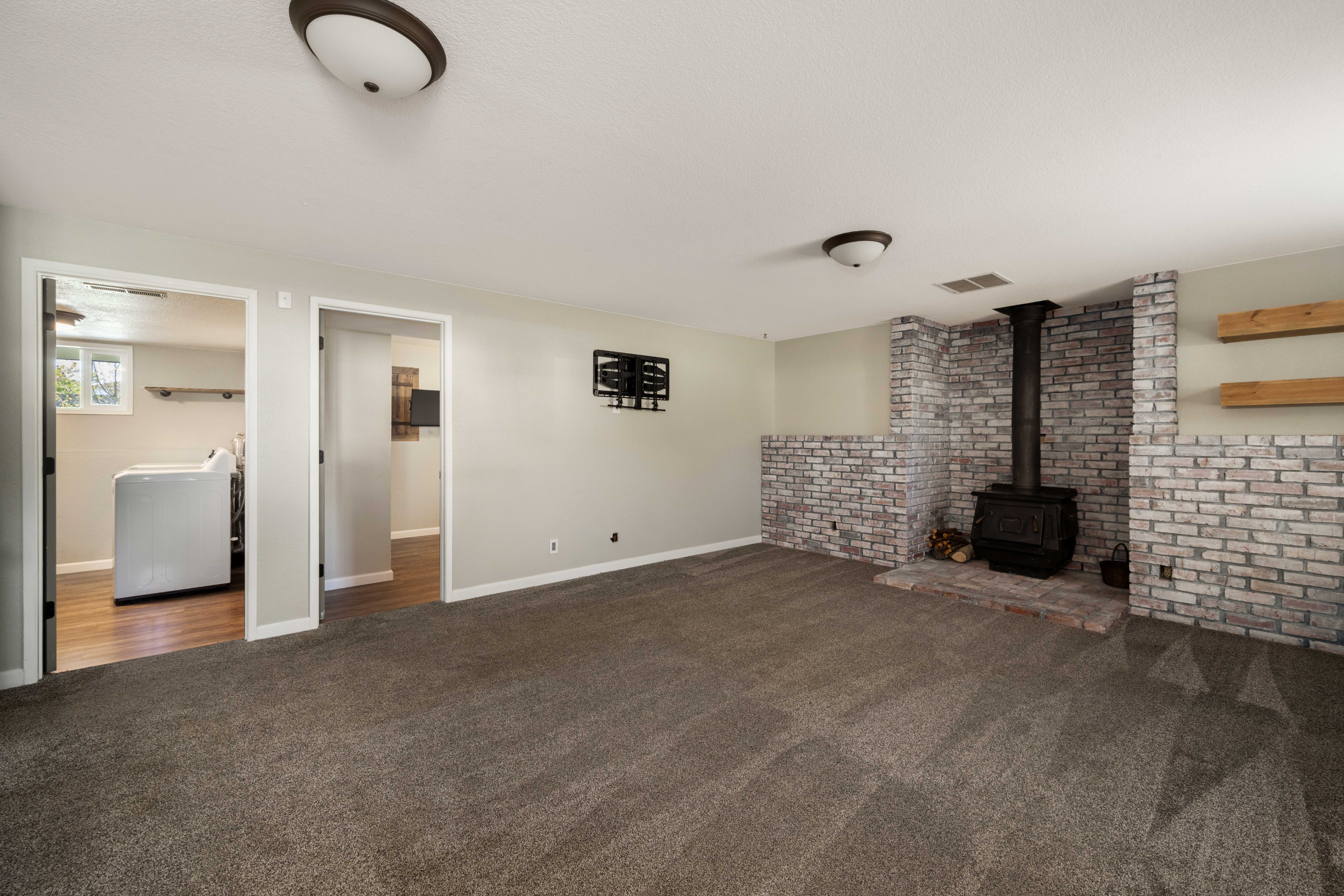  Beautifully Maintained Tri-Level Home - 物件實景