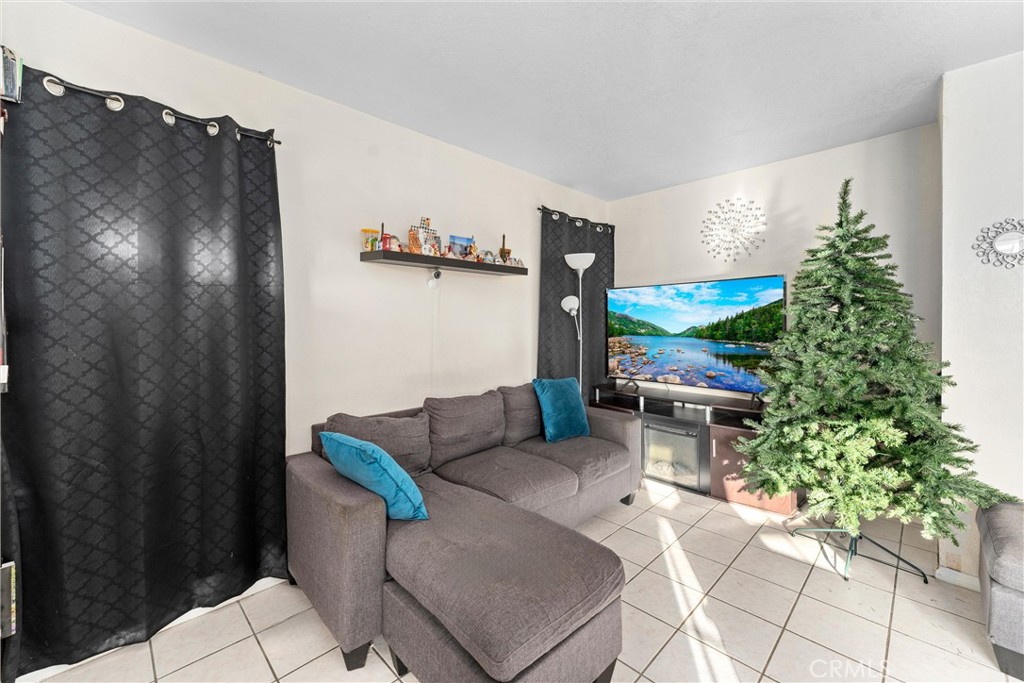 Compton, California, 90220, United States, ,Residential,For Sale,1842717