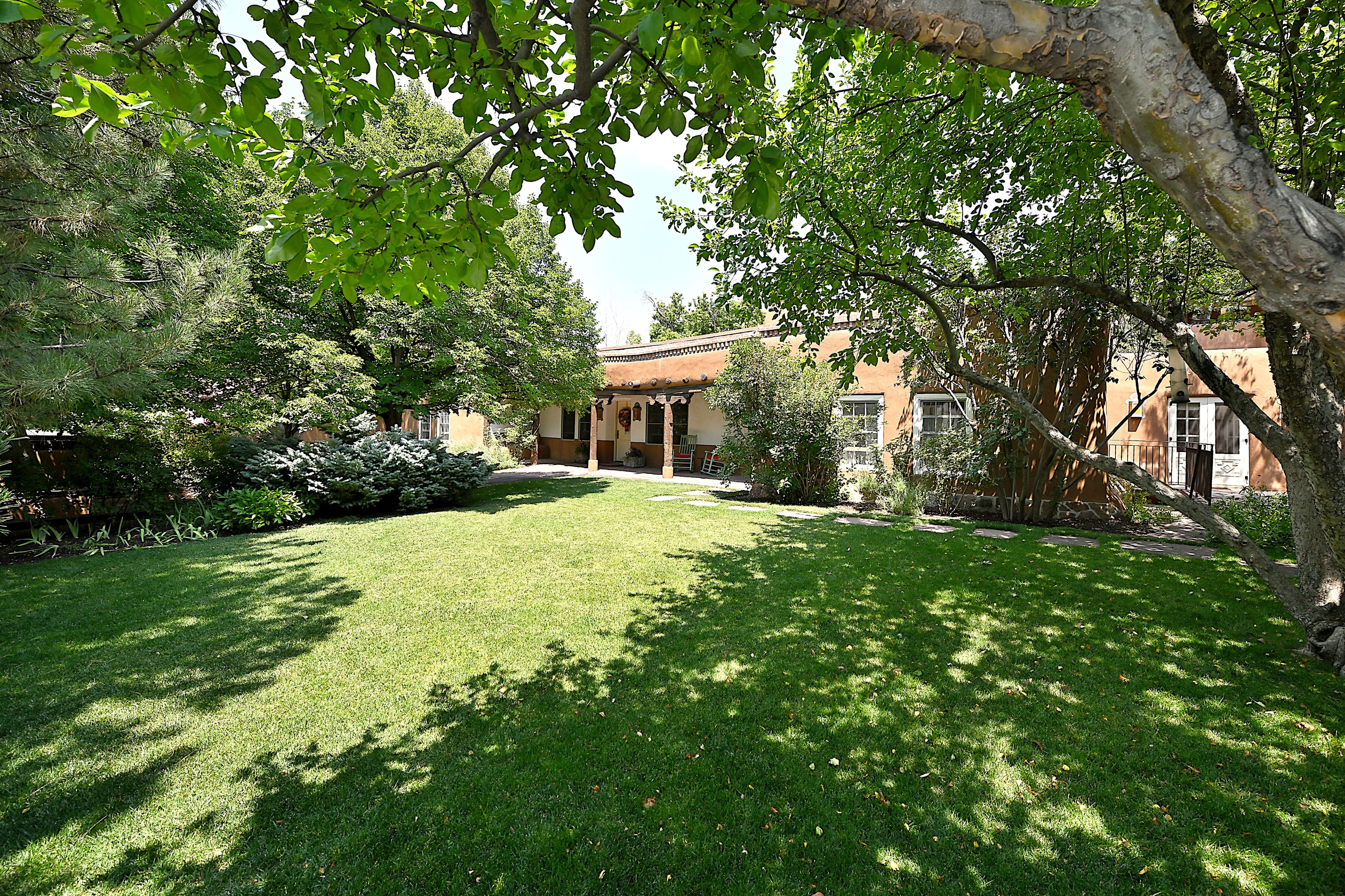  311 Bishops Lodge Road - 物件實景