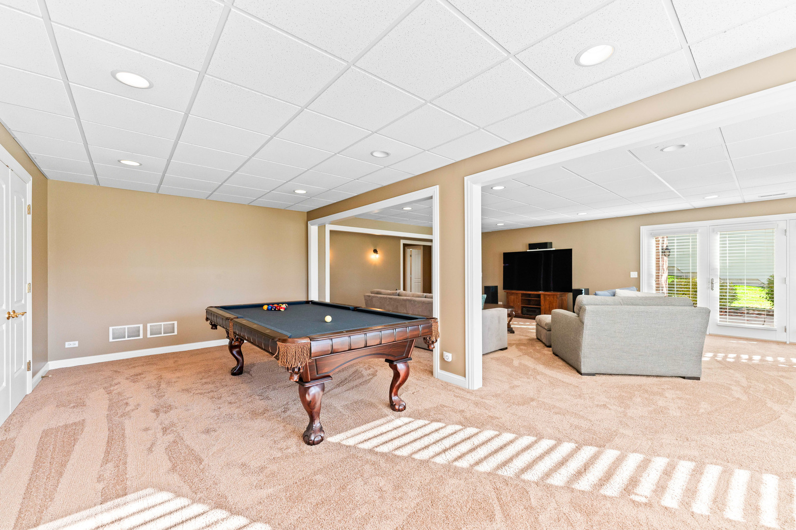 St. Charles, Illinois, 60175, United States, 5 Bedrooms Bedrooms, ,5 BathroomsBathrooms,Residential,For Sale,1989191