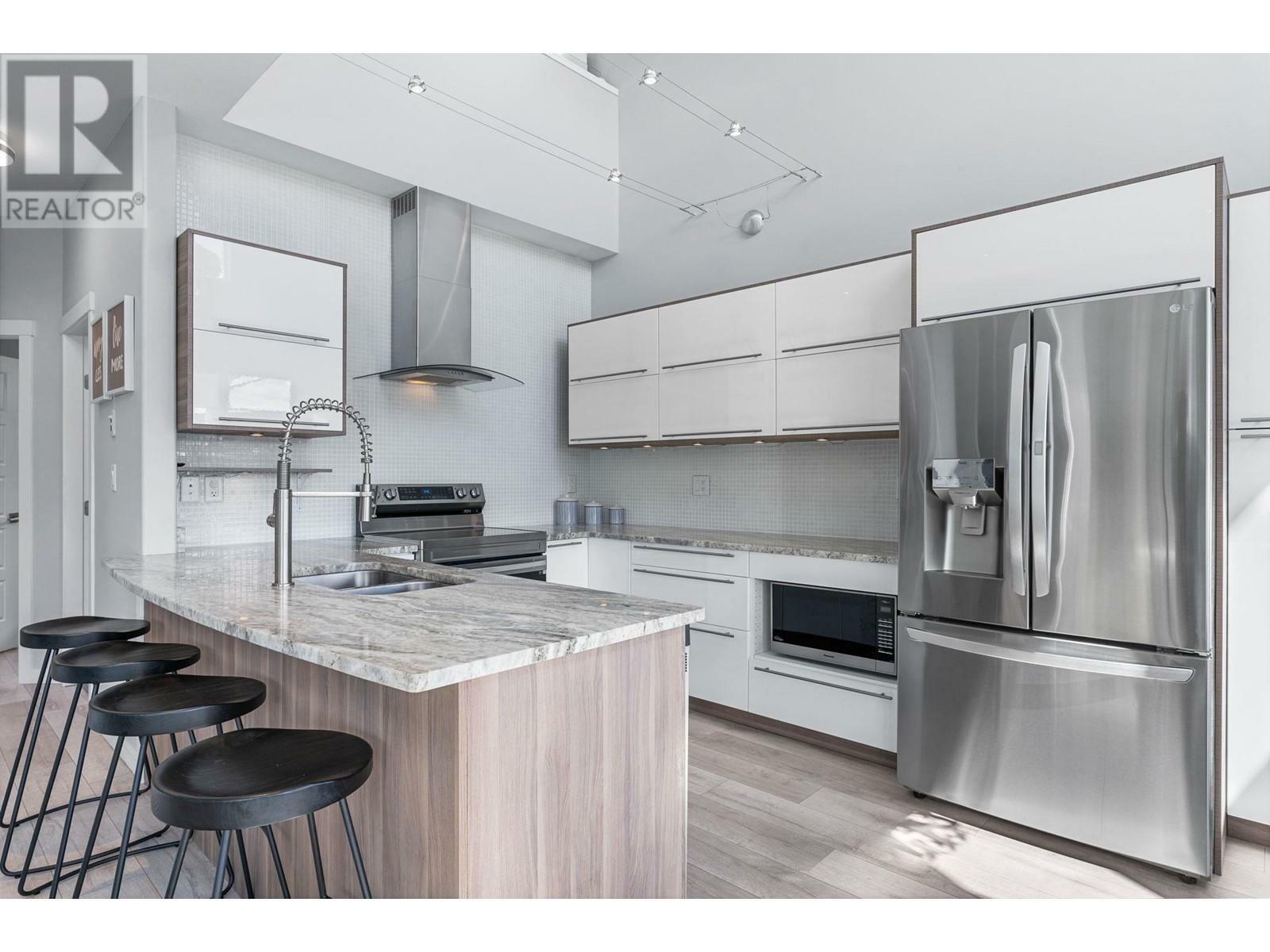 KELOWNA, British Columbia, V1Z 3R8, CA, 3 Bedrooms Bedrooms, ,2 BathroomsBathrooms,Residential,For Sale,1836675