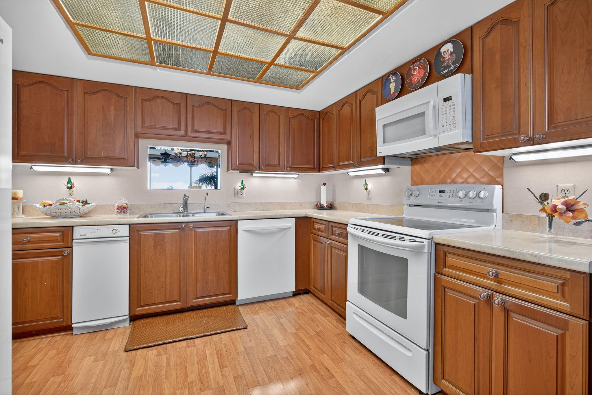 North Palm Beach, Florida, 33408, United States, 2 Bedrooms Bedrooms, ,2 BathroomsBathrooms,Residential,For Sale,1940741