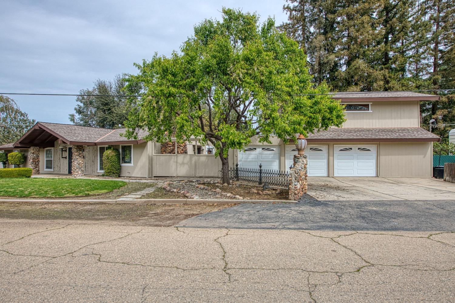 Sanger, California, 93657, United States, 4 Bedrooms Bedrooms, ,3 BathroomsBathrooms,Residential,For Sale,1897829