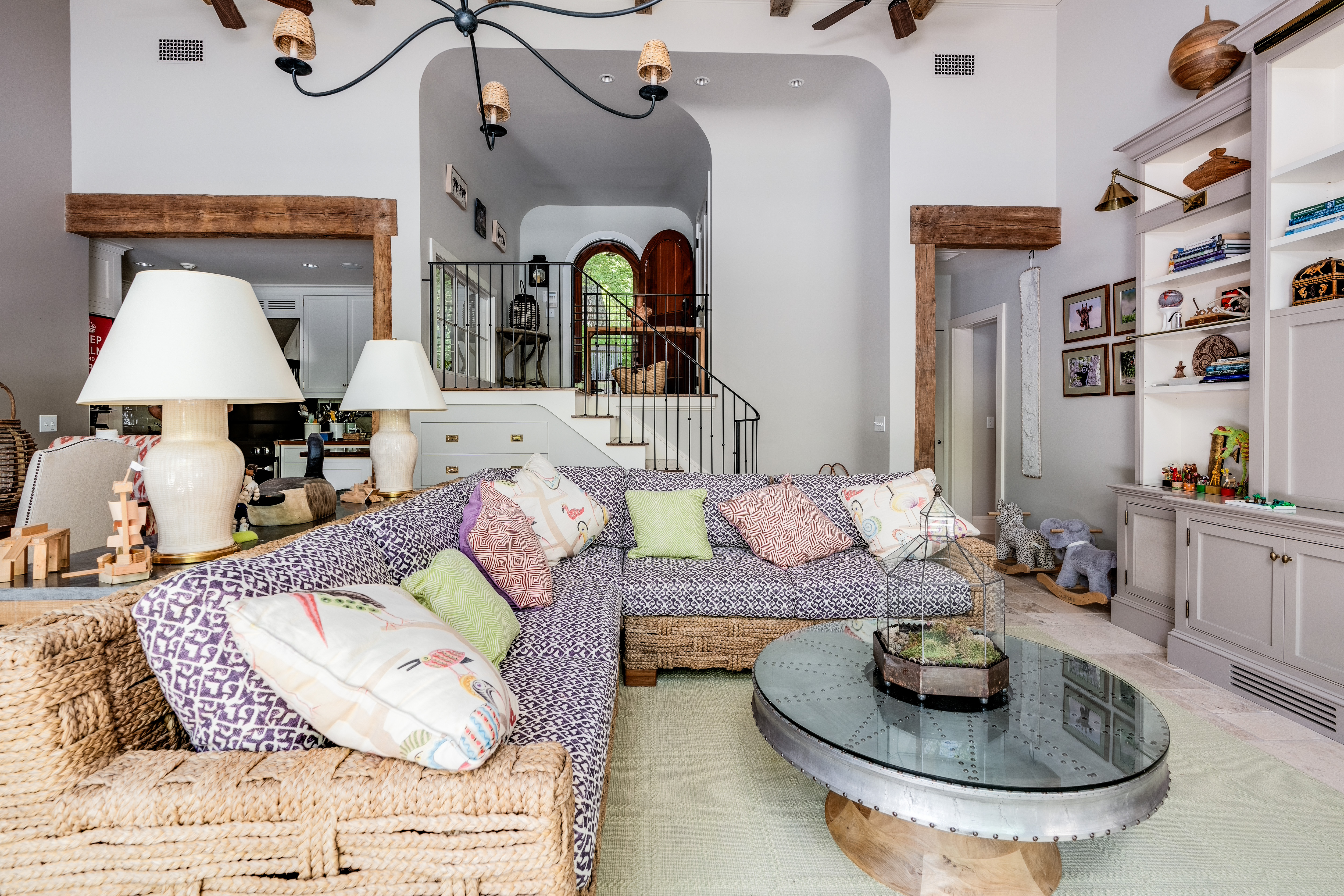  Hilltop Estate Offers Old World Elegance & Modern Luxury - 物件實景