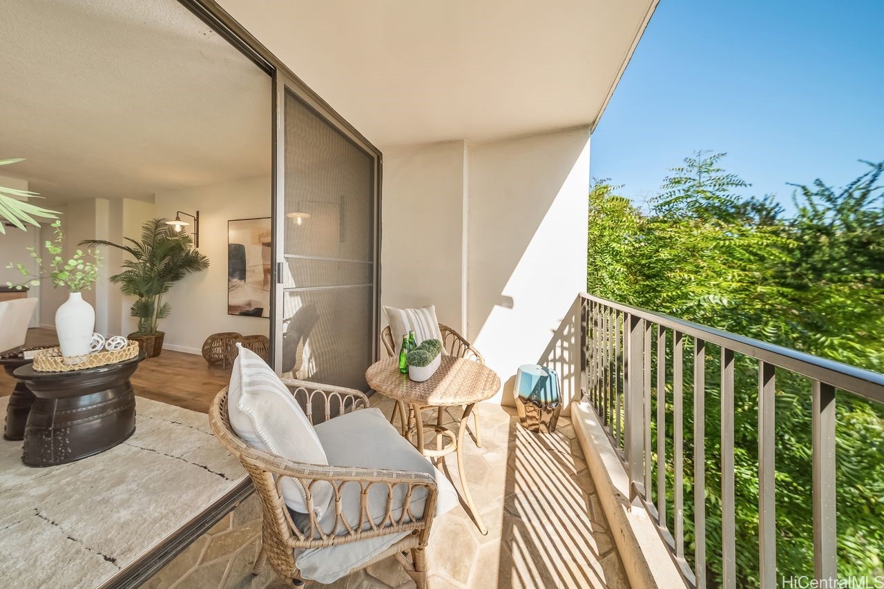 Honolulu, Hawaii, 96816, United States, 2 Bedrooms Bedrooms, ,2 BathroomsBathrooms,Residential,For Sale,1836905