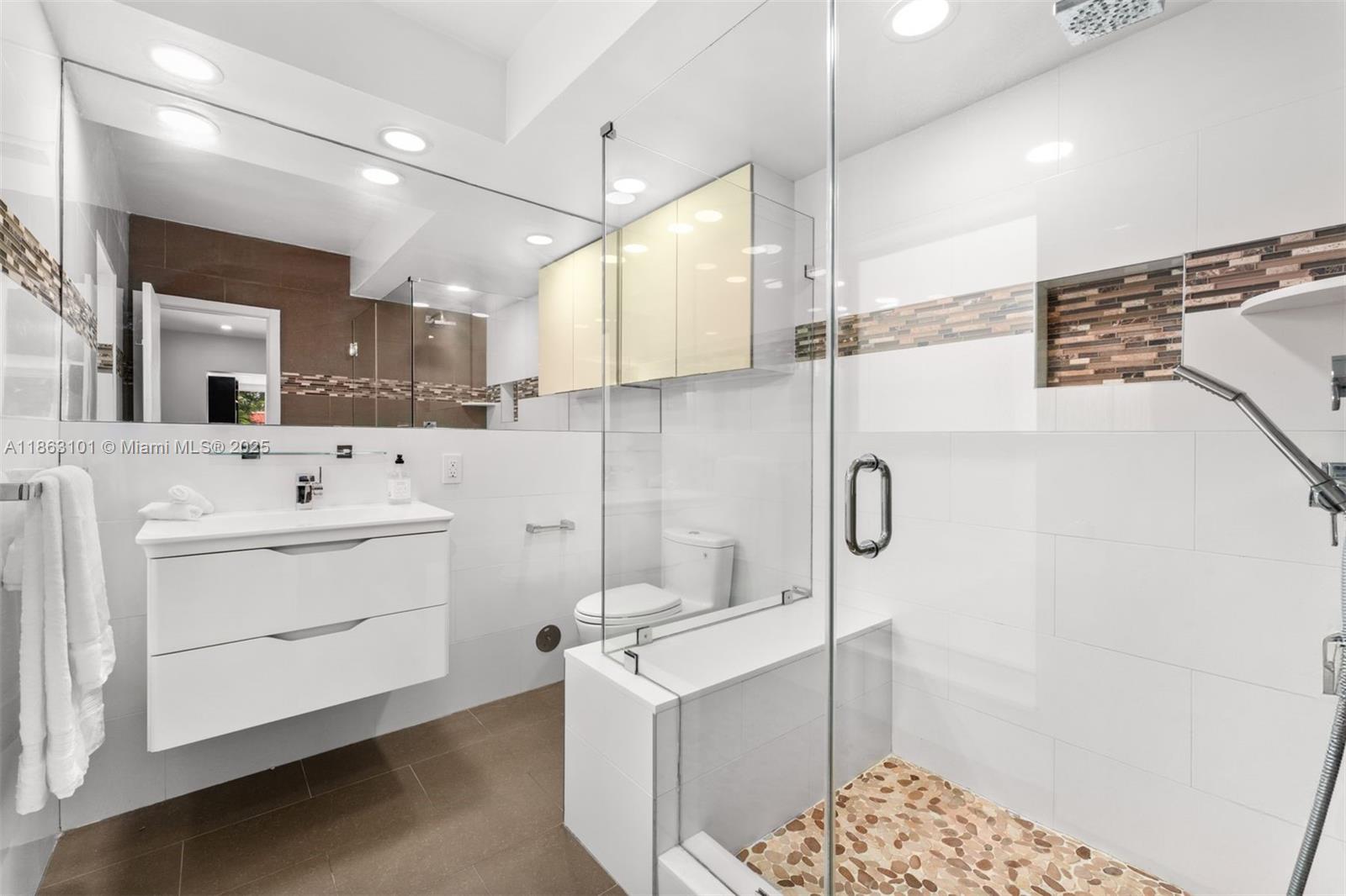 Miami Beach, Florida, 33141, United States, 3 Bedrooms Bedrooms, ,2 BathroomsBathrooms,Residential,For Sale,1927176
