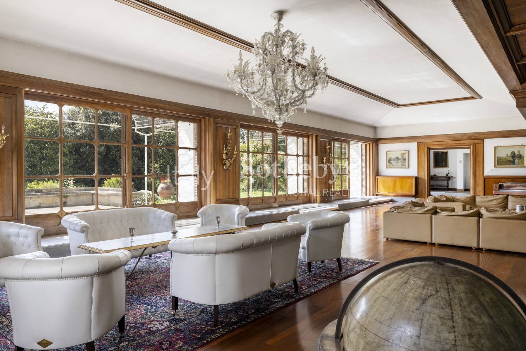  Iconic mansion immersed in a private park with pool - 物件實景