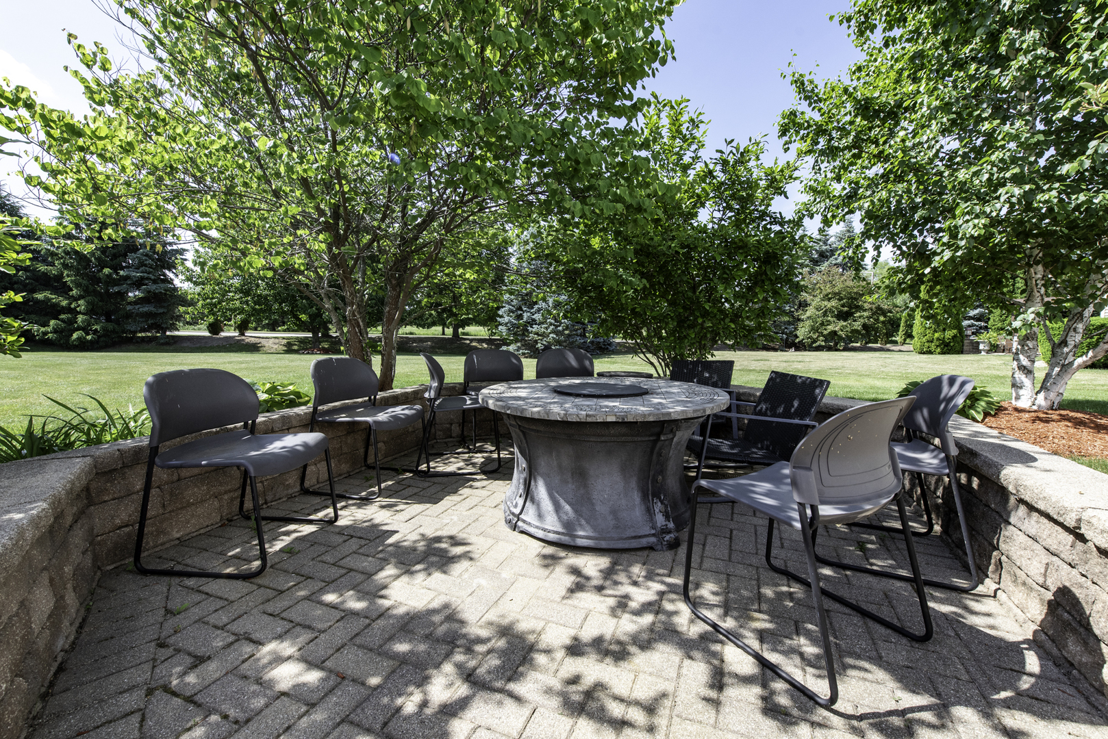 Lindenhurst, Illinois, 60046, United States, 5 Bedrooms Bedrooms, ,3 BathroomsBathrooms,Residential,For Sale,1971263